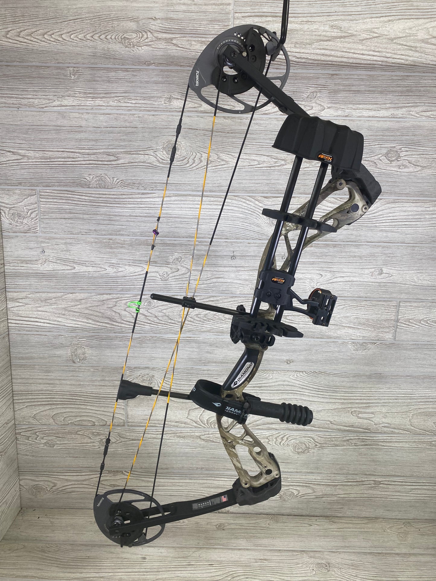 Diamond Edge 320 RH Bow Package