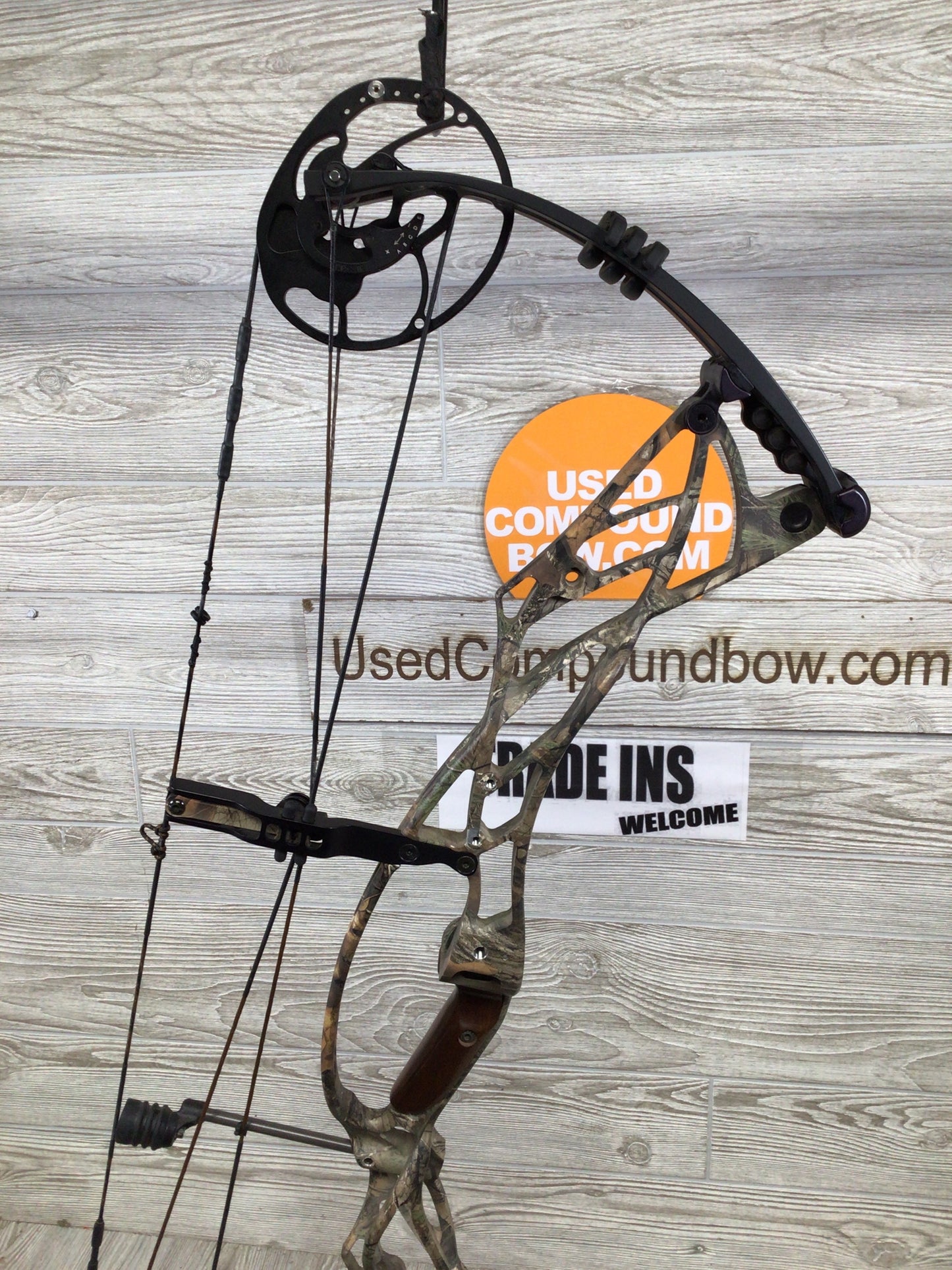 Used Hoyt Defiant 30 Right Handed 60-70# 28-30"