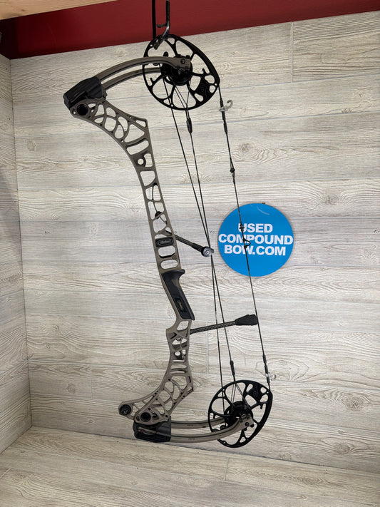 Used Mathews Phase 4 29 29" 70lb Granite Right Hand Bow