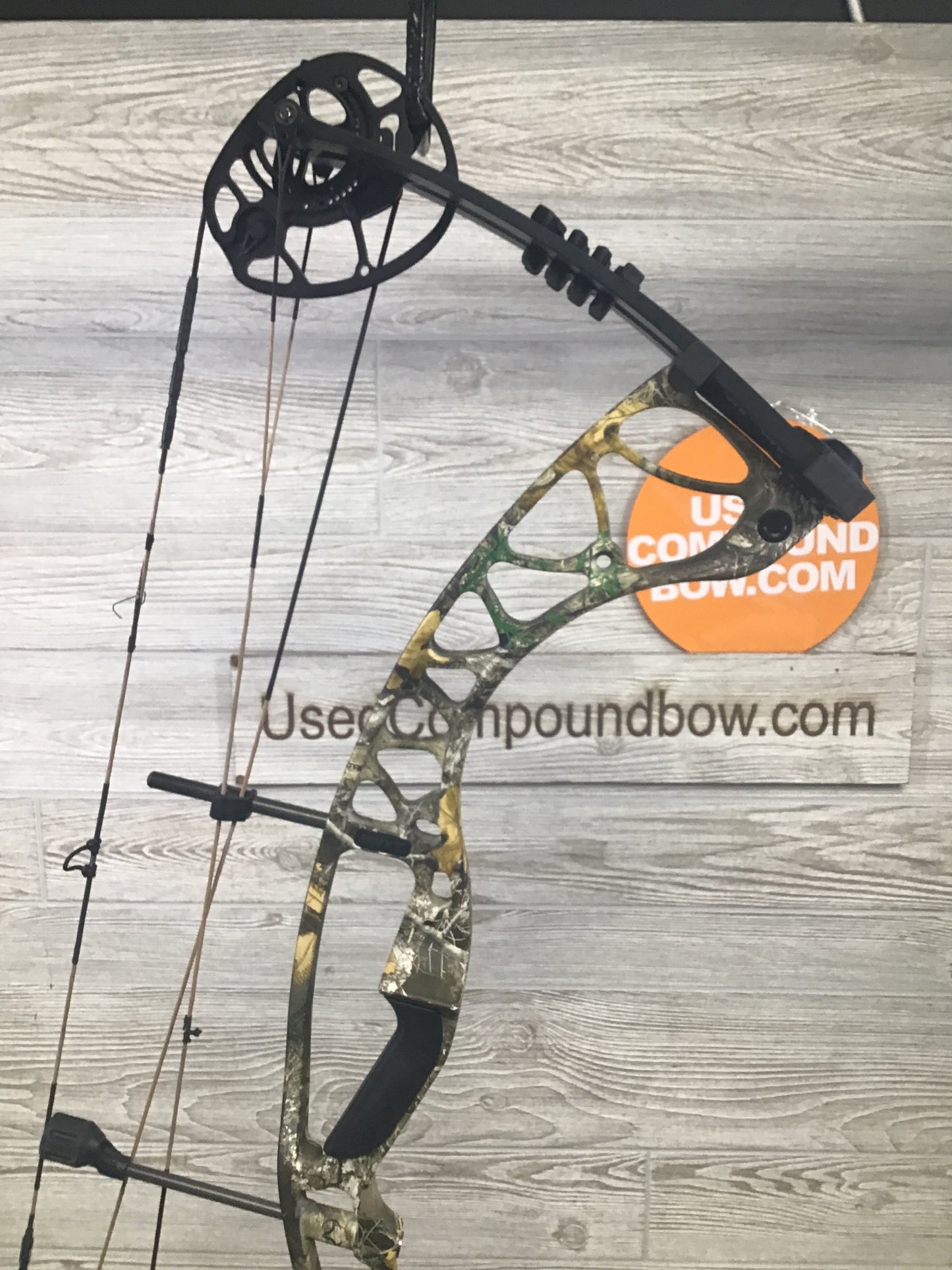 Used Hoyt Torrex Left Handed Realtree 60-70# 26-30"