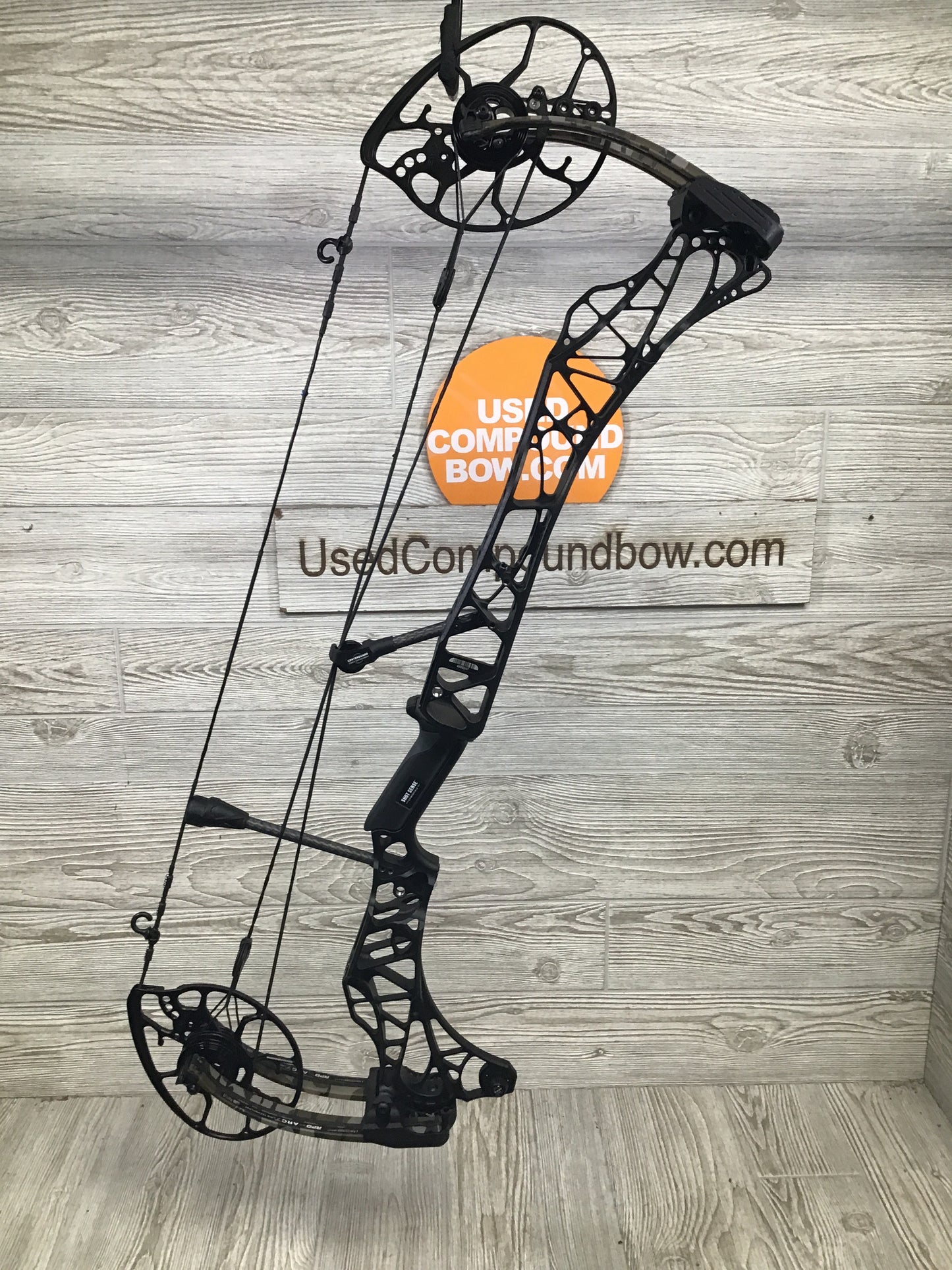 Used Mathews Lift X 29.5 Right Hand Black riser/Bottomlands limbs Bow 30/70