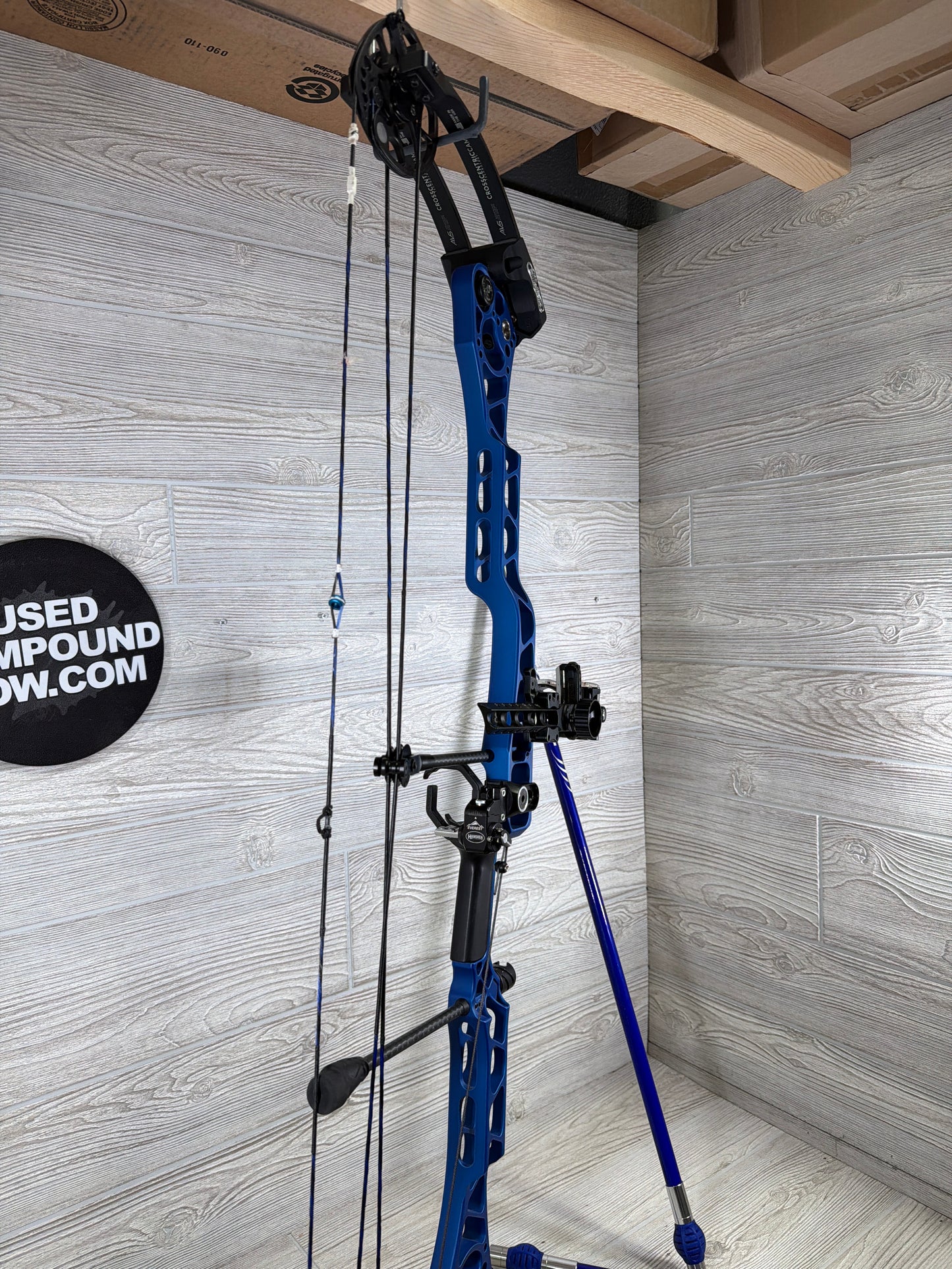 Used Mathews TRX 8 Right Handed Blue Black limbs 50# 28" Bow Package