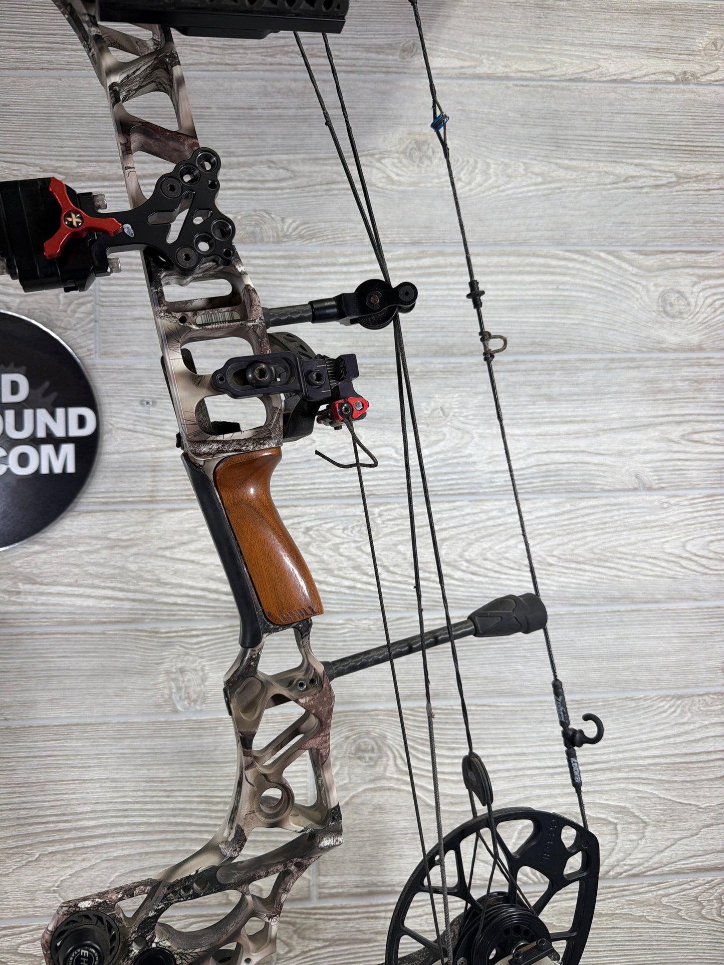 Mathews Triax 70lb 28" lost camo Left Hand Bow Pkg
