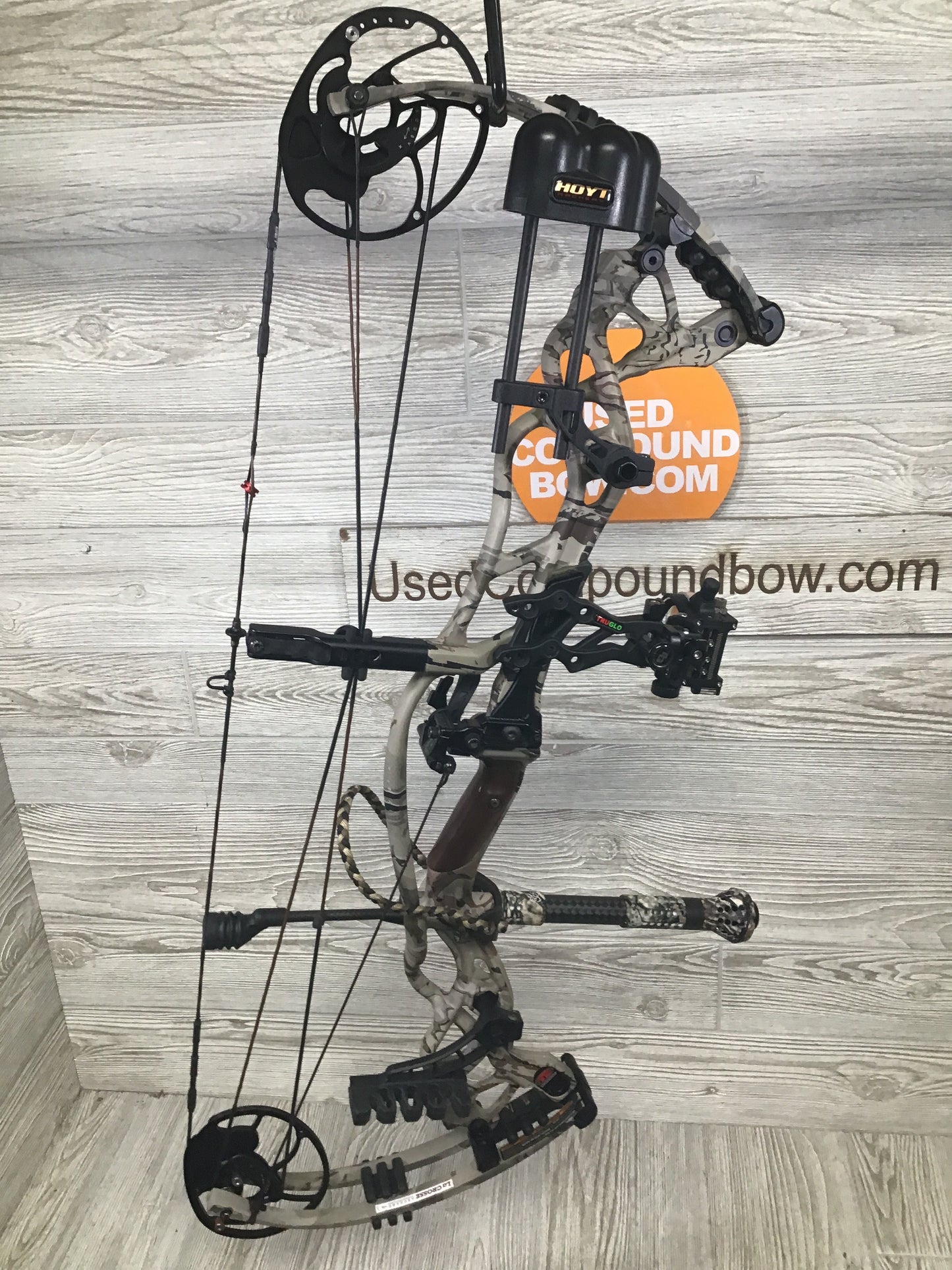 Used Hoyt Carbon Defiant UA Ridge Reaper Camo #3 Cam 50-60 RH LOADED