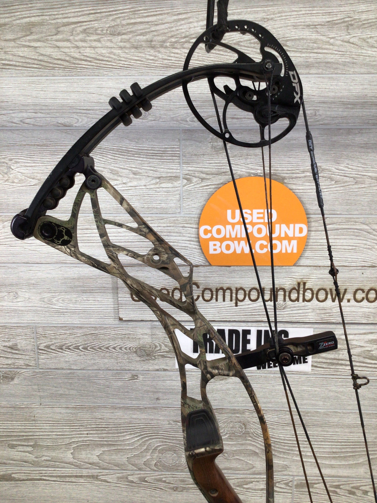 Used Hoyt Defiant 30 Right Handed 60-70# 28-30"
