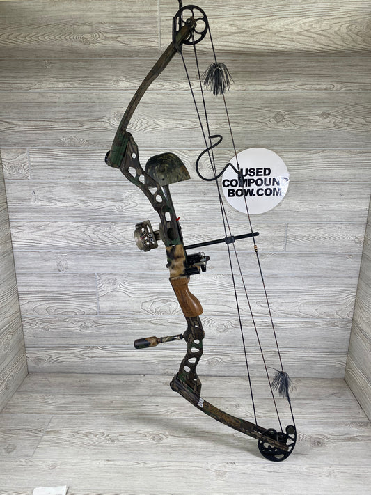 Used Mathews Conquest Light 31" 70lb Right Handed Bow Package