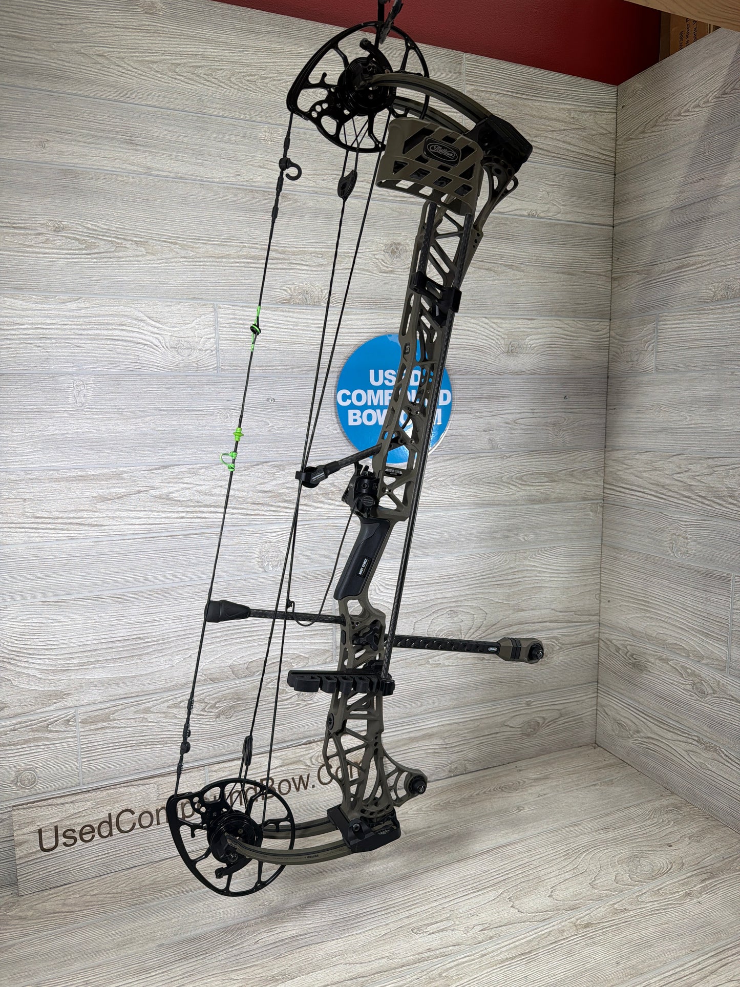 Used Mathews LIFT 33 29" 70lb Right Hand Green Ambush Bow Pkg