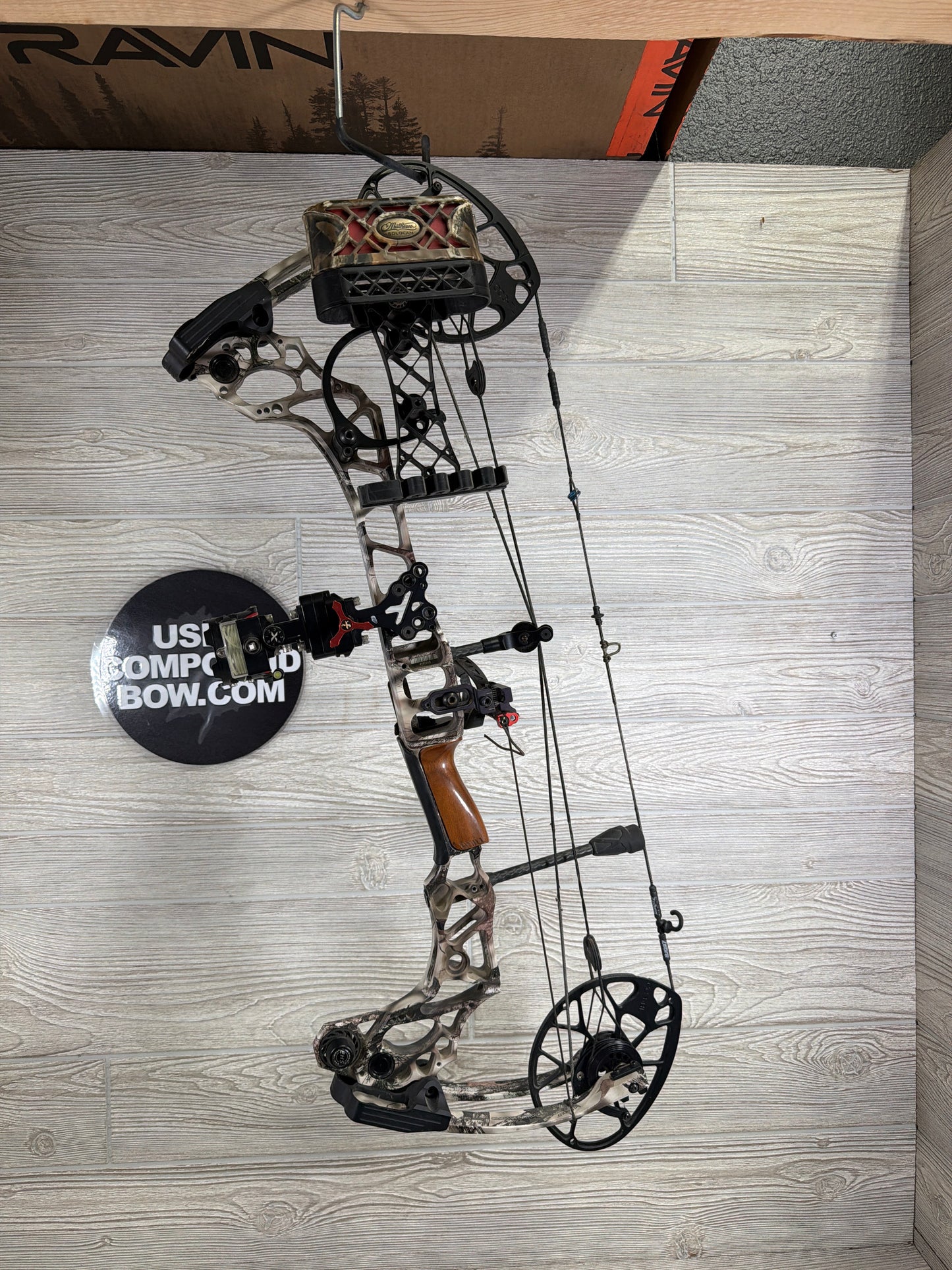 Mathews Triax 70lb 28" lost camo Left Hand Bow Pkg