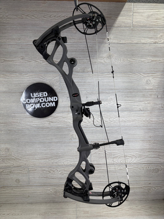 Bowtech Carbon One 60-70# RH Smoke Grey with Gas Bowstrings