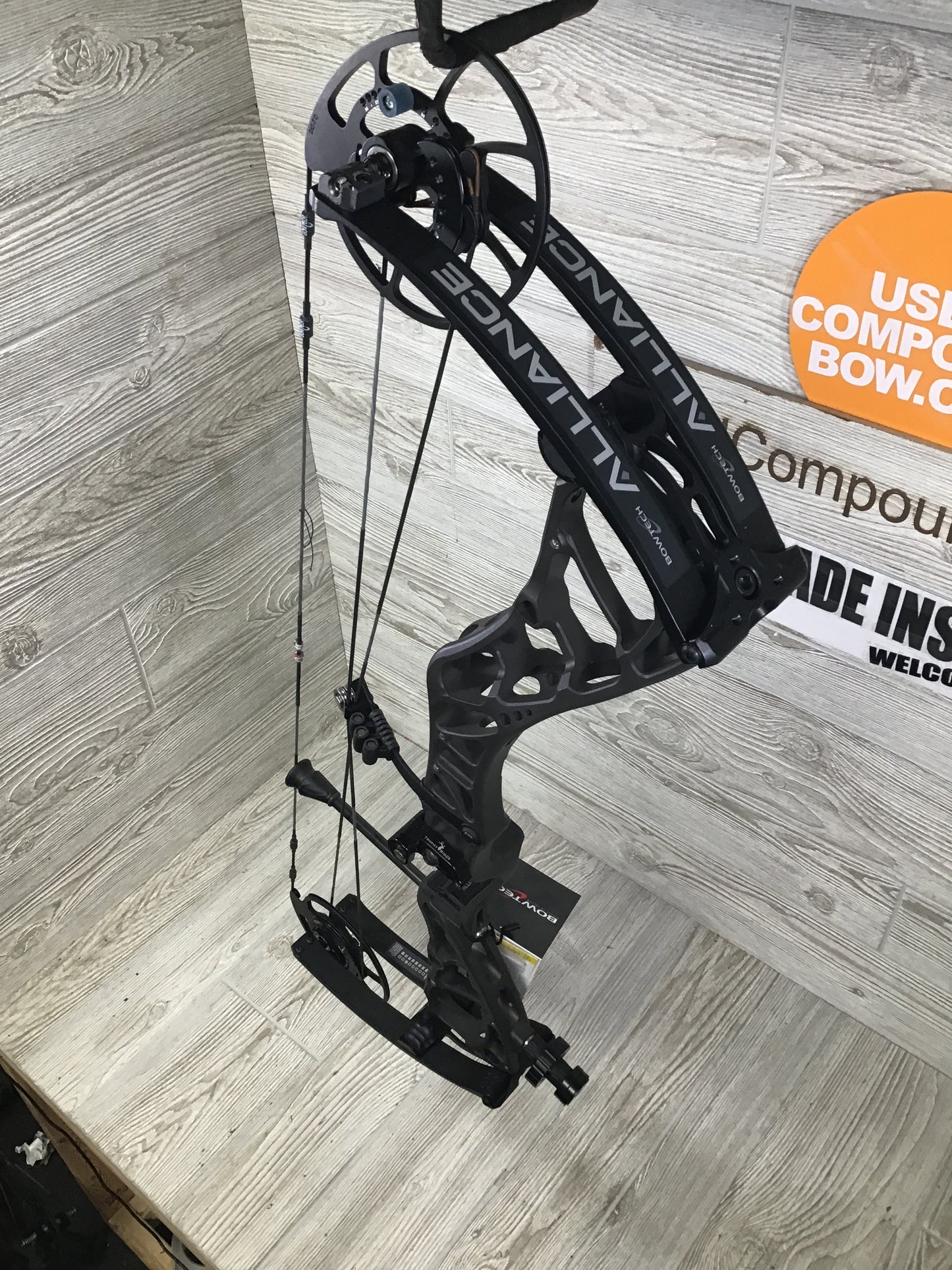 Used Bowtech Alliance 30.5 Right Handed 60-70# Stealth Gray