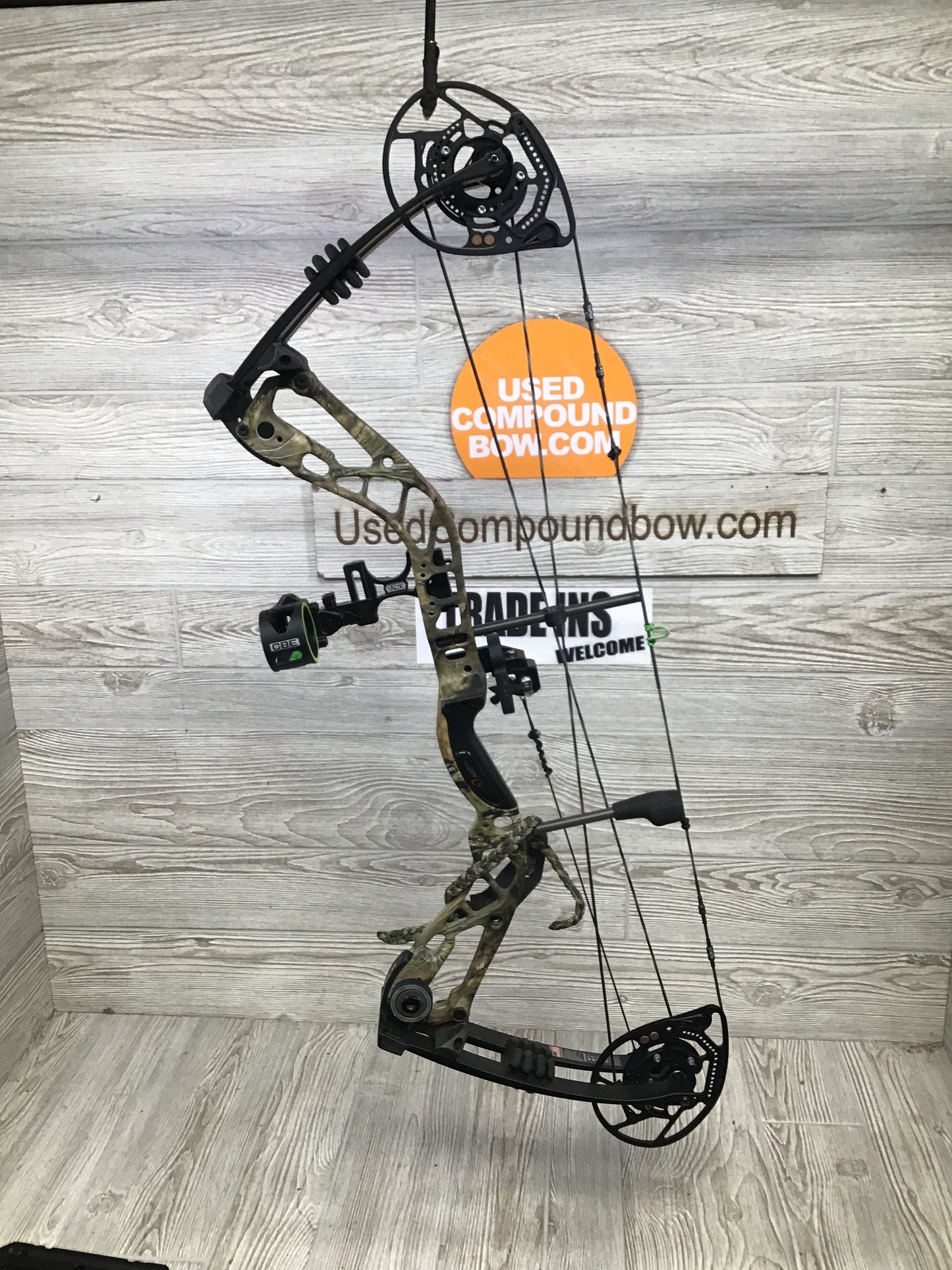 Bowtech Amplify Right Handed 21"-30" 8-70# Camo Package