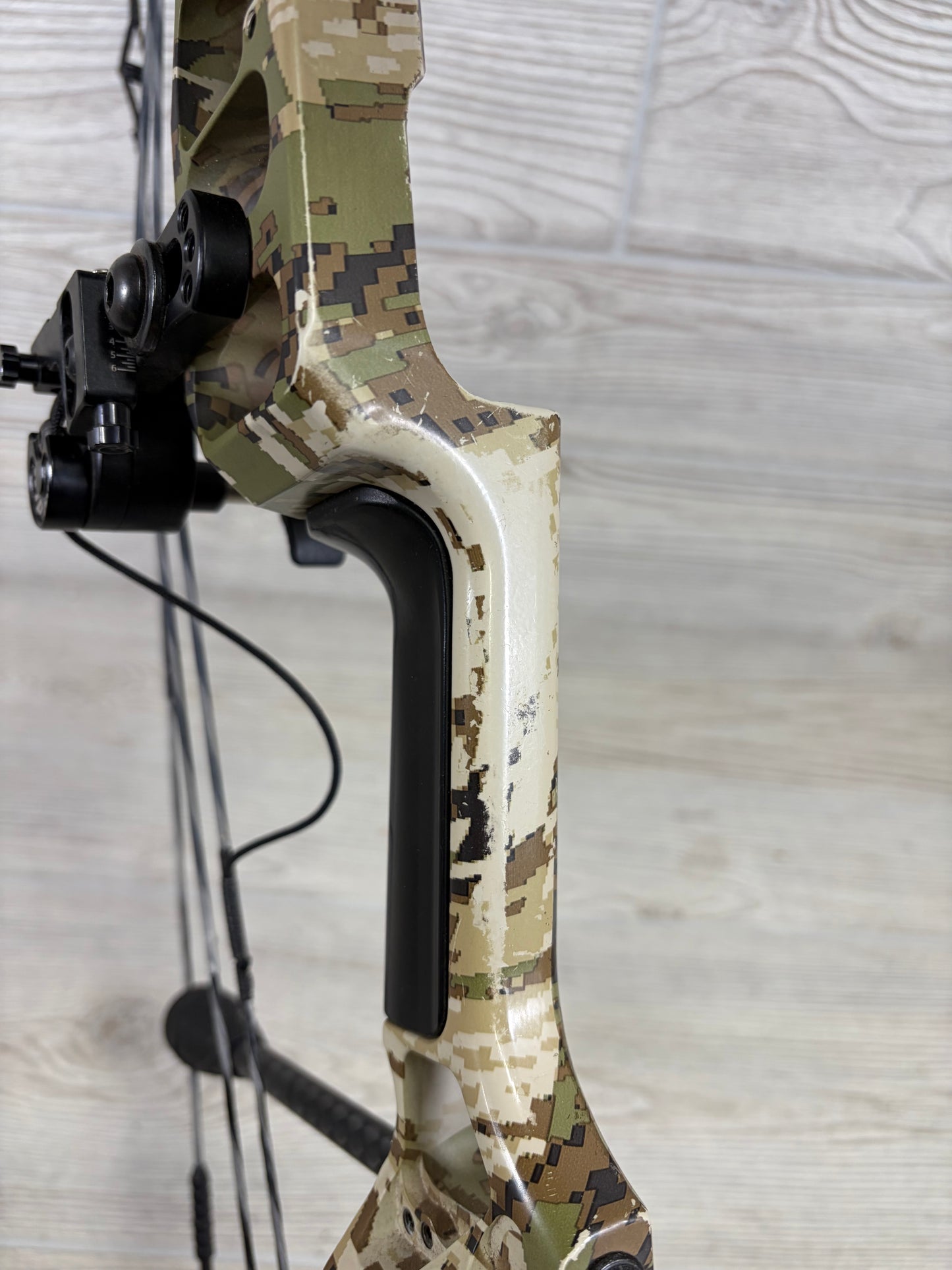 Used Mathews Triax 29" 70lb Right Hand Subalpine Camo Pkg