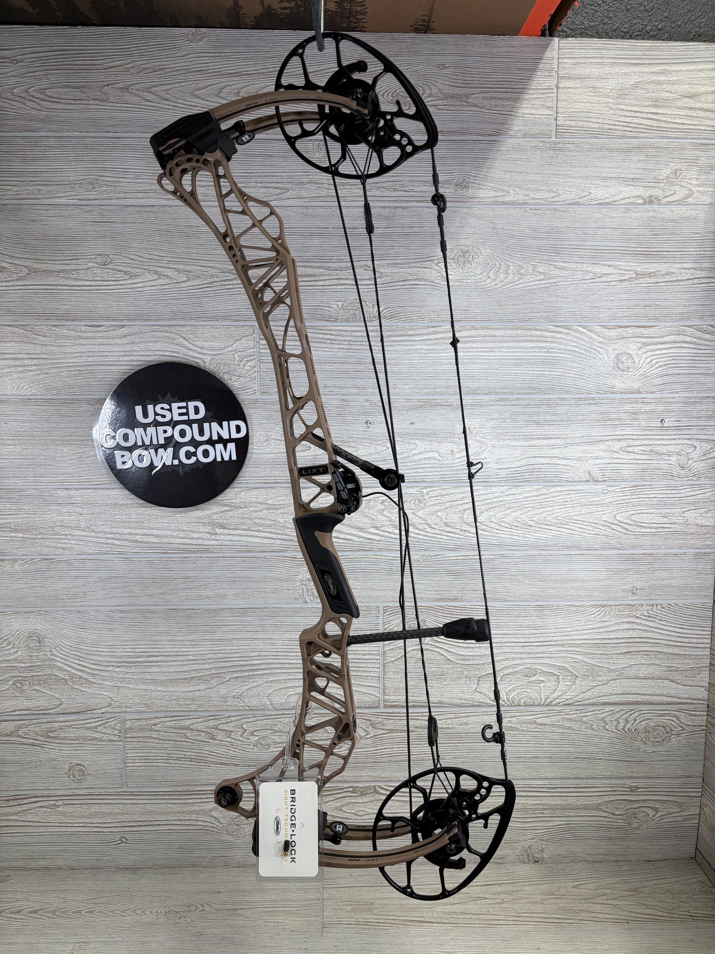 Used Mathews Lift X 29.5 Right Handed Earth with Mathews MX2 Rest