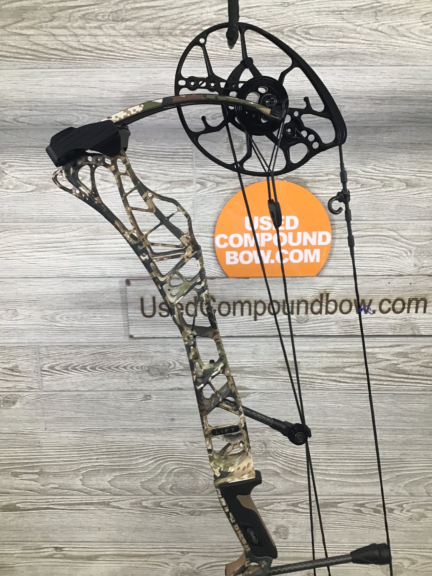 Used Mathews Lift X 29.5 Right Hand 28.5"/70# Sitka Subalpine