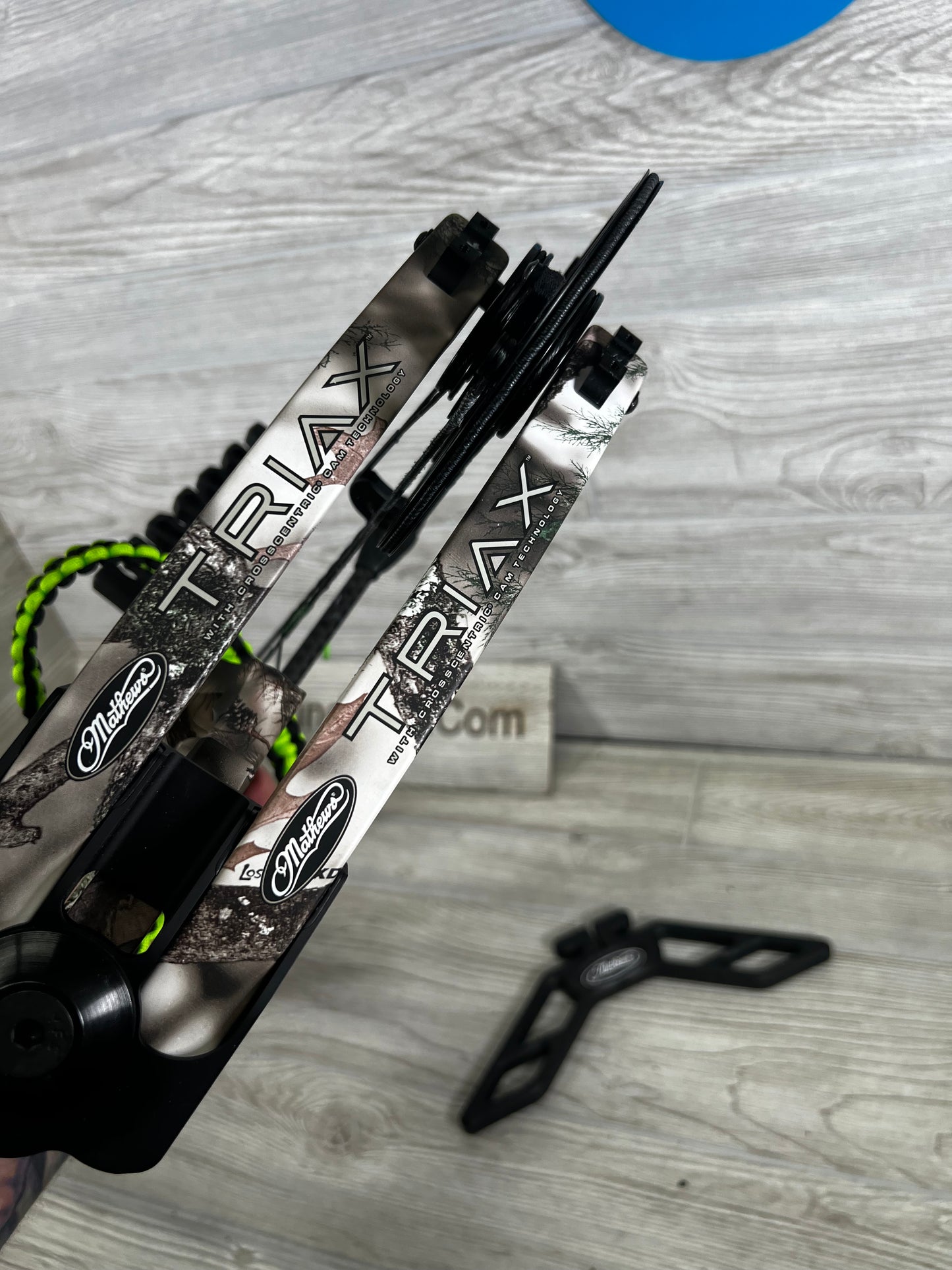 Mathews Triax 70lb Lost XD camo Left Hand Bow Package