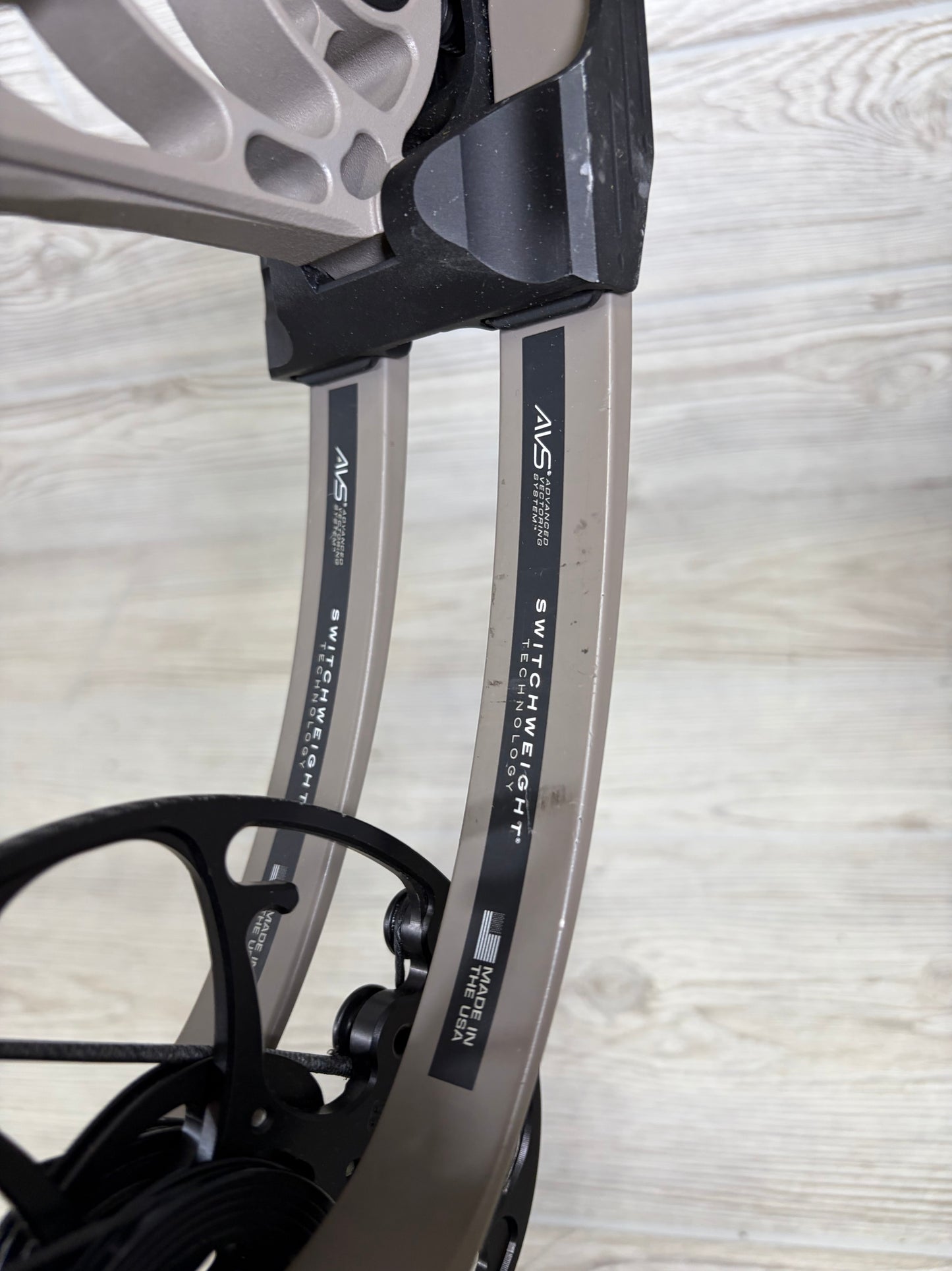 Used Mathews V3X 33 Right Handed Granite 30" 70lb