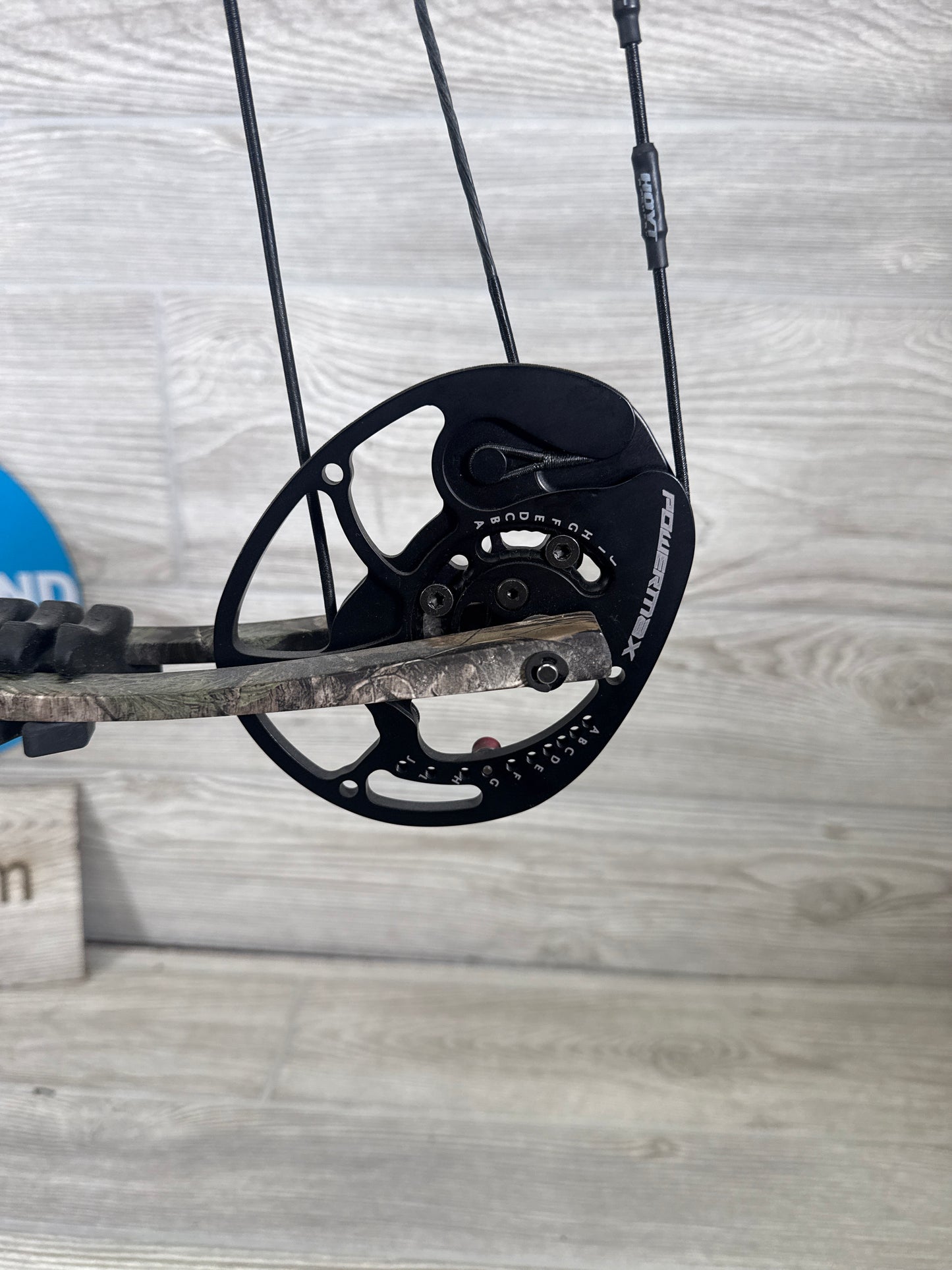 Used Hoyt Powermax RH Realtree Bow Package