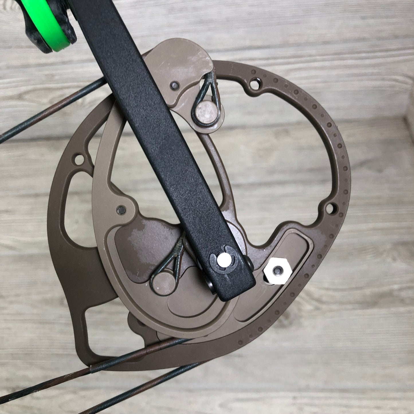 Elite Energy 32 60-70# Left Handed 2 tone bow package