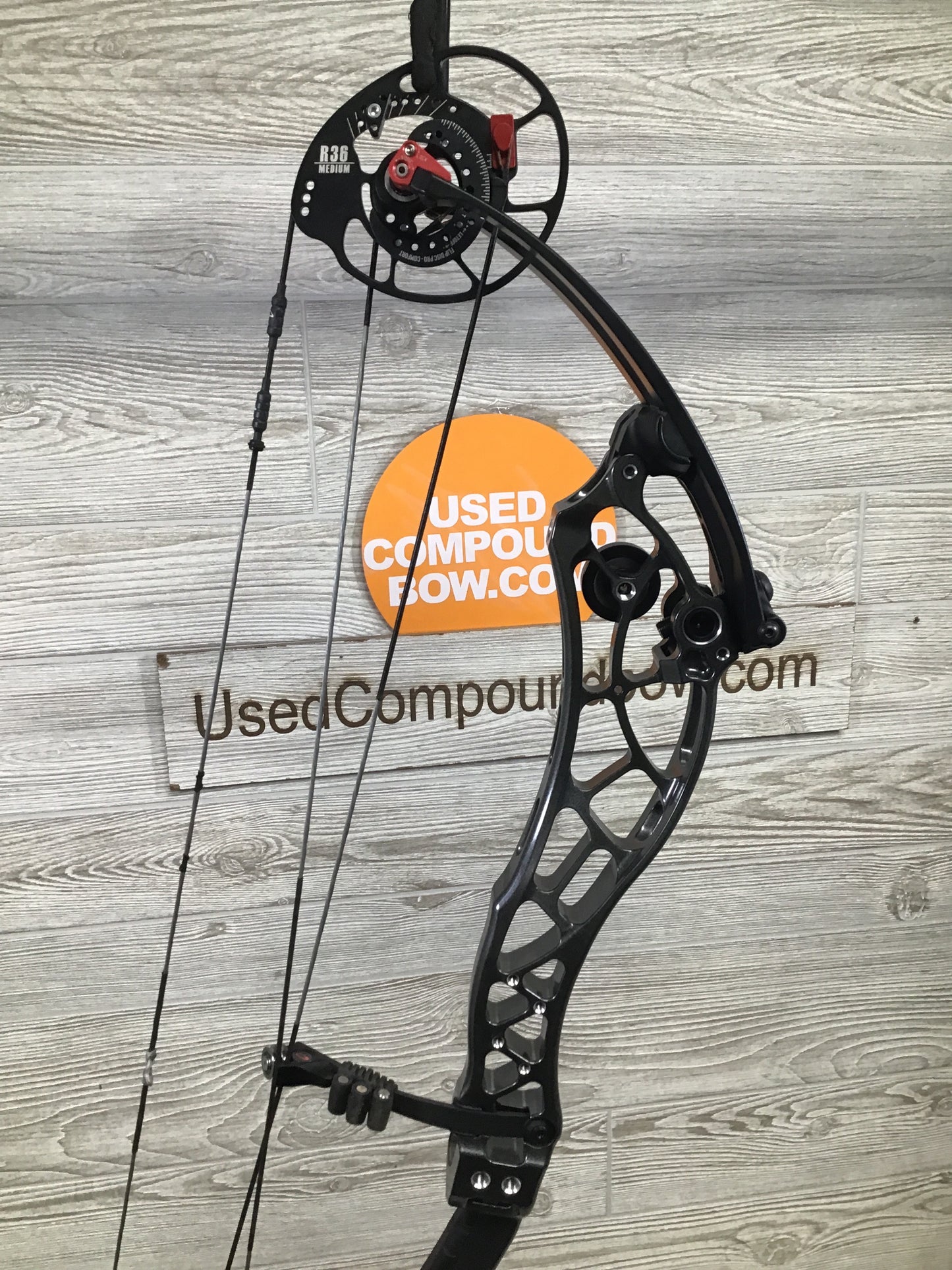 Used Bowtech Reckoning Gen 2 36 50-60# Right Hand Speedway Gray Med Cam