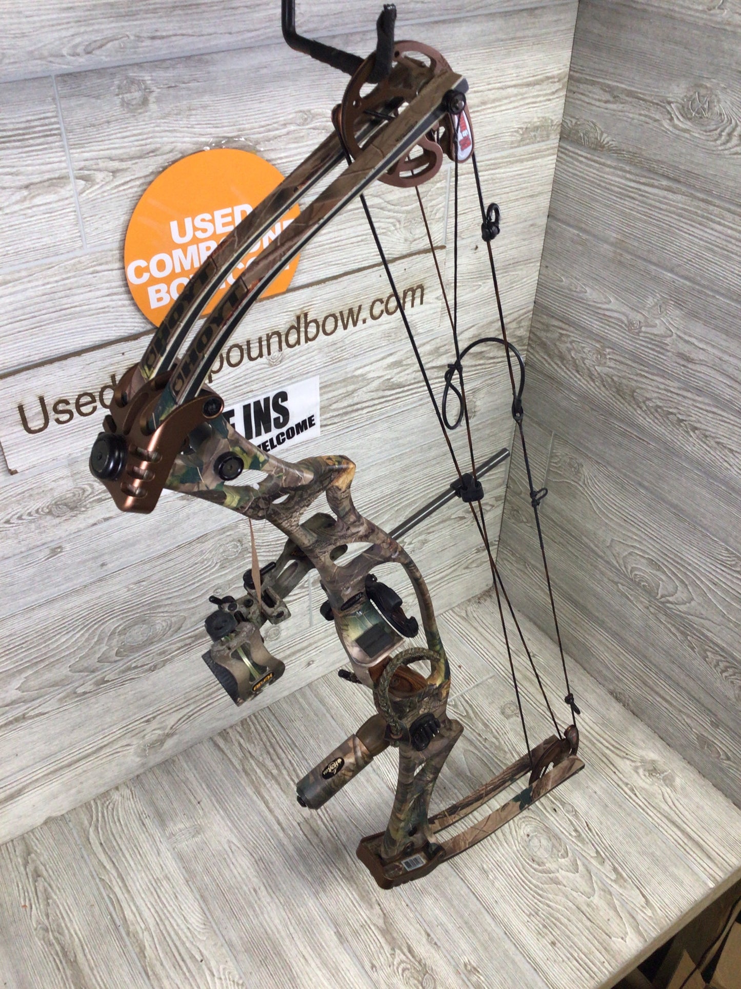 Used Hoyt Trykon XL Right Handed 28.5" 60-70# camo package