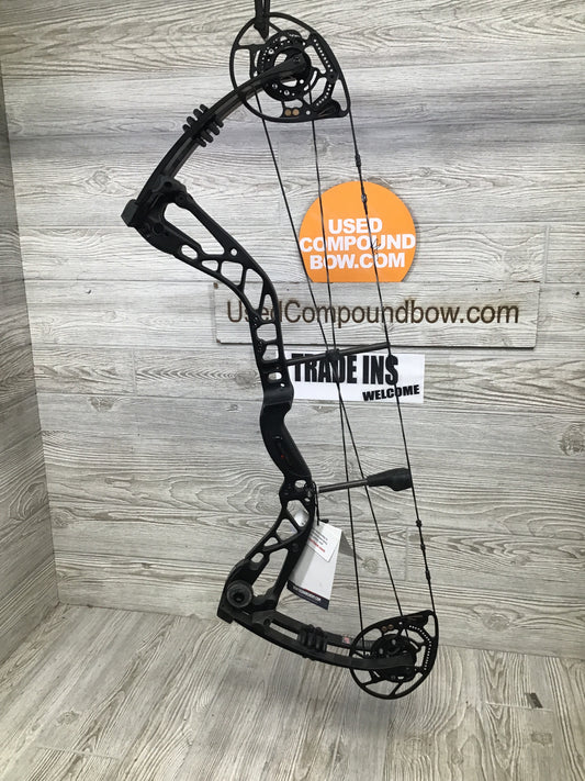 Bowtech Amplify Right Handed 21"-30" 8-70# Black