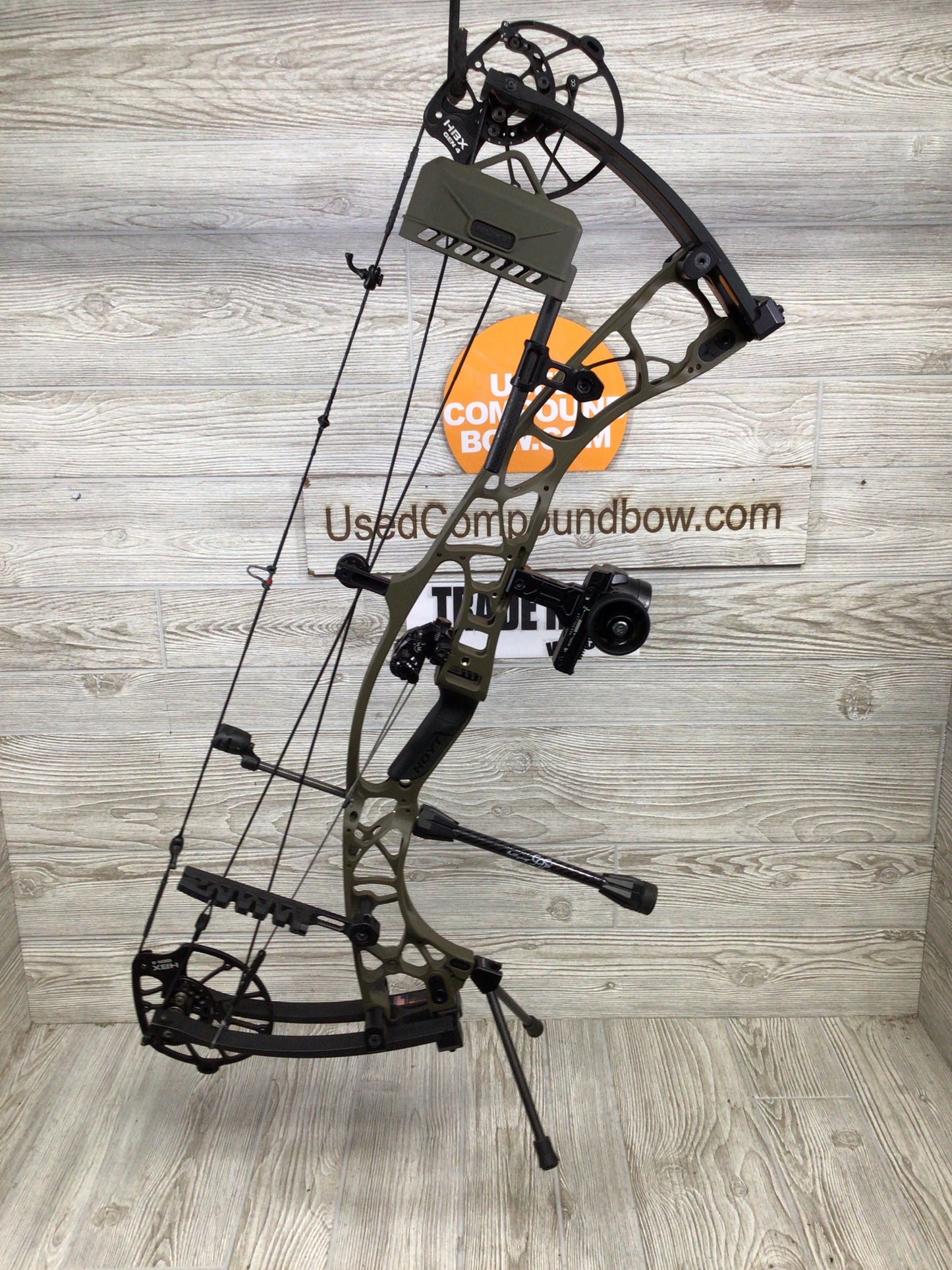 Used Hoyt AX-90 BEAST Right Handed LOADED PACKAGE 28"/90# Wilderness