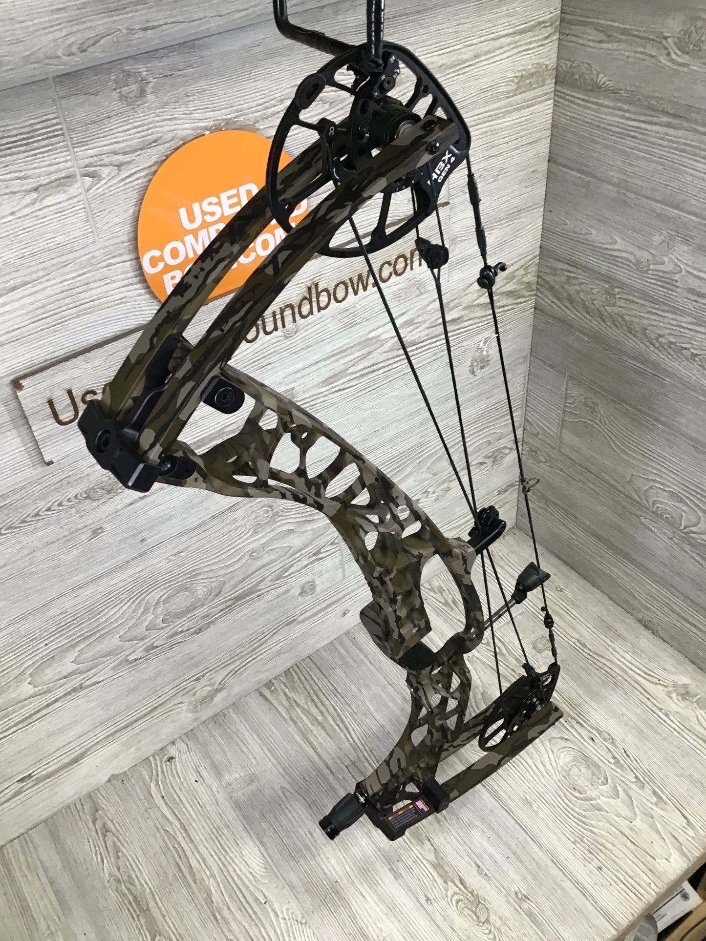 Used Hoyt Alpha AX-2 32 Left Handed Mossy Oak Bottomlands 29/70