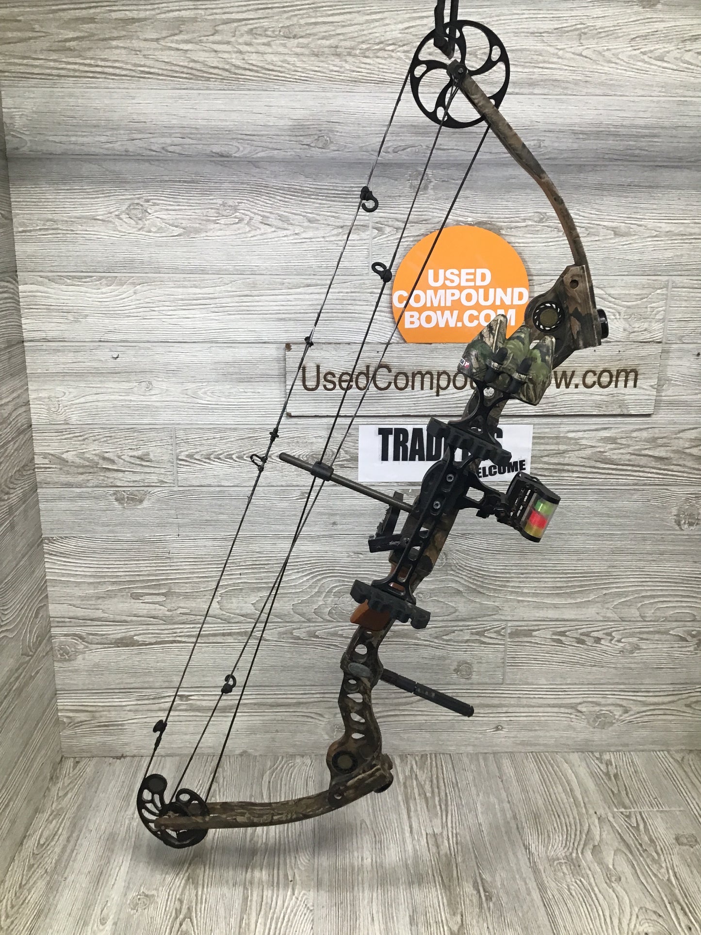Used Mathews Q2 XL 28" 60lb Right Handed Bow PKG