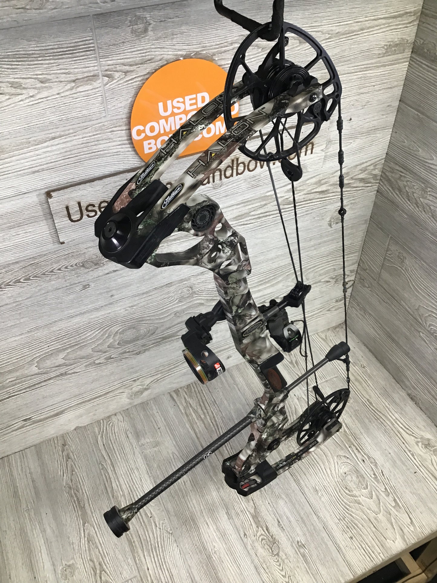 Mathews Halon 6 Right Handed 27"/70# Lost camo XD PKG