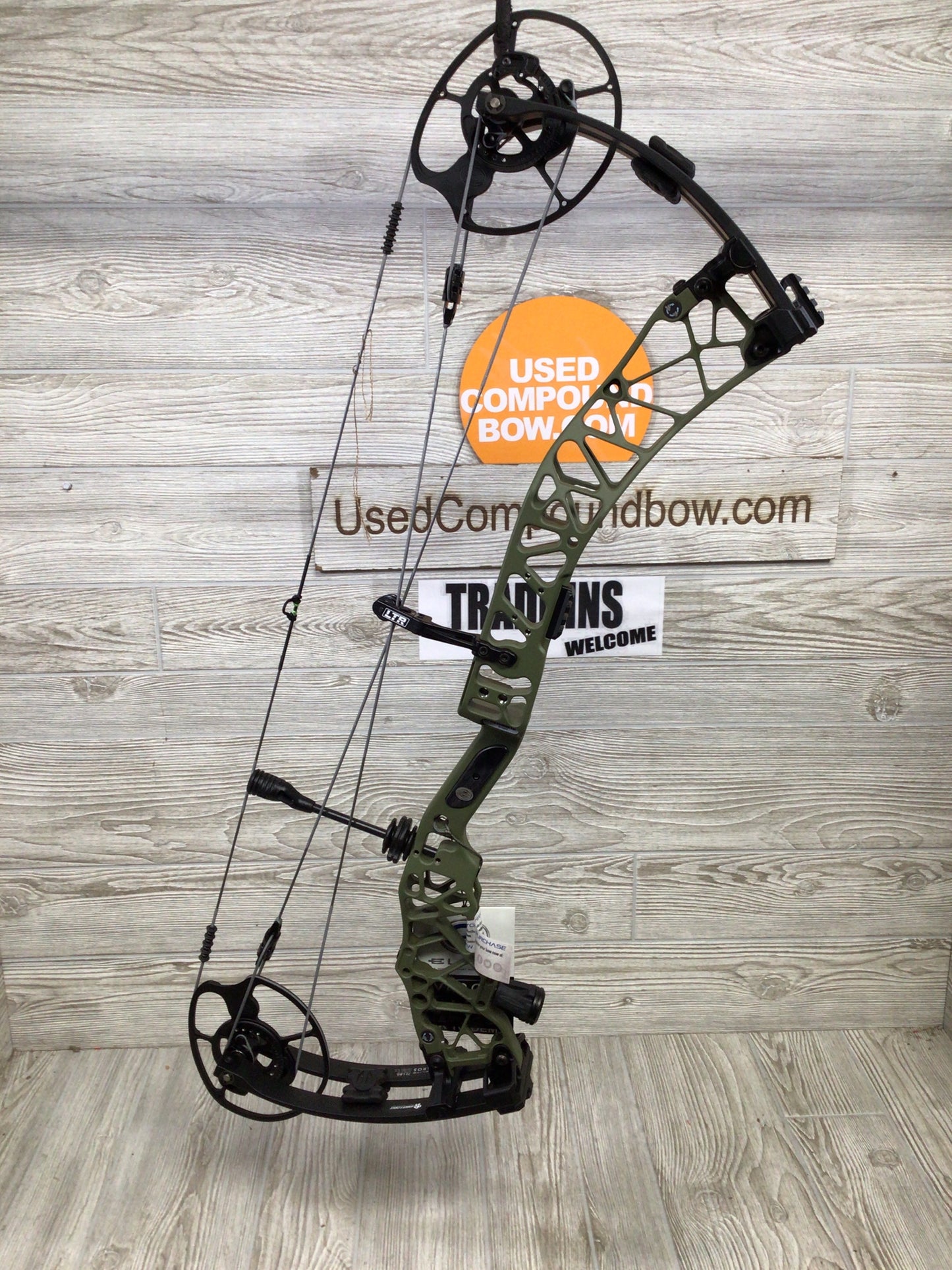 Elite Varos Right Handed 60-70# 25.5-31" OD Green