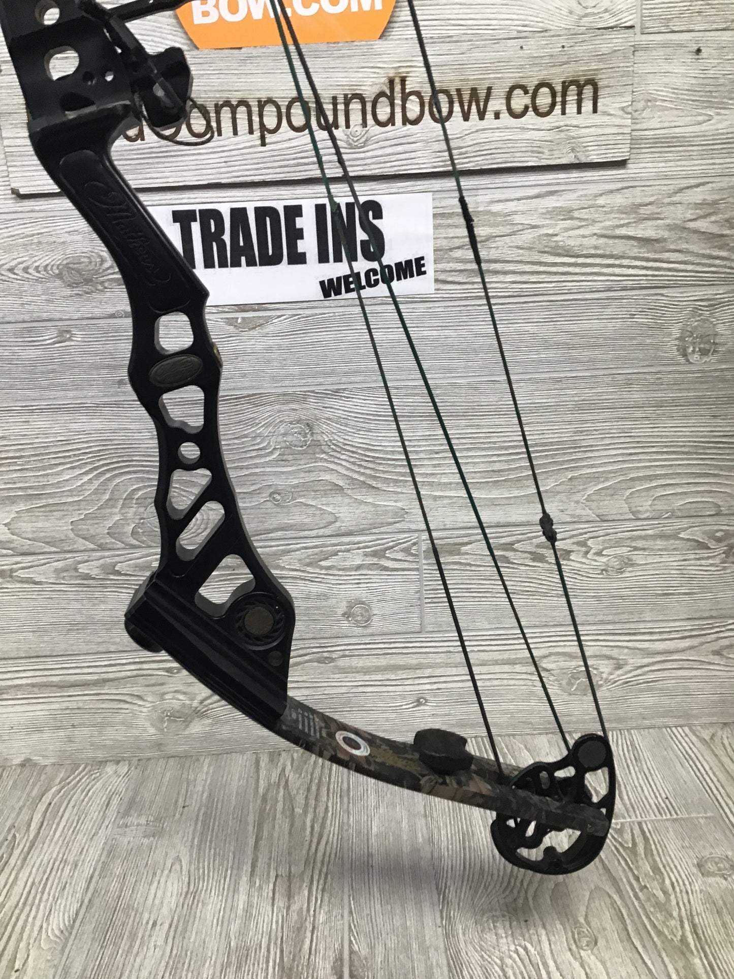 Used Mathews Apex 7 Right Handed Package 28.5-29" 50-60# black riser/Realtree limbs