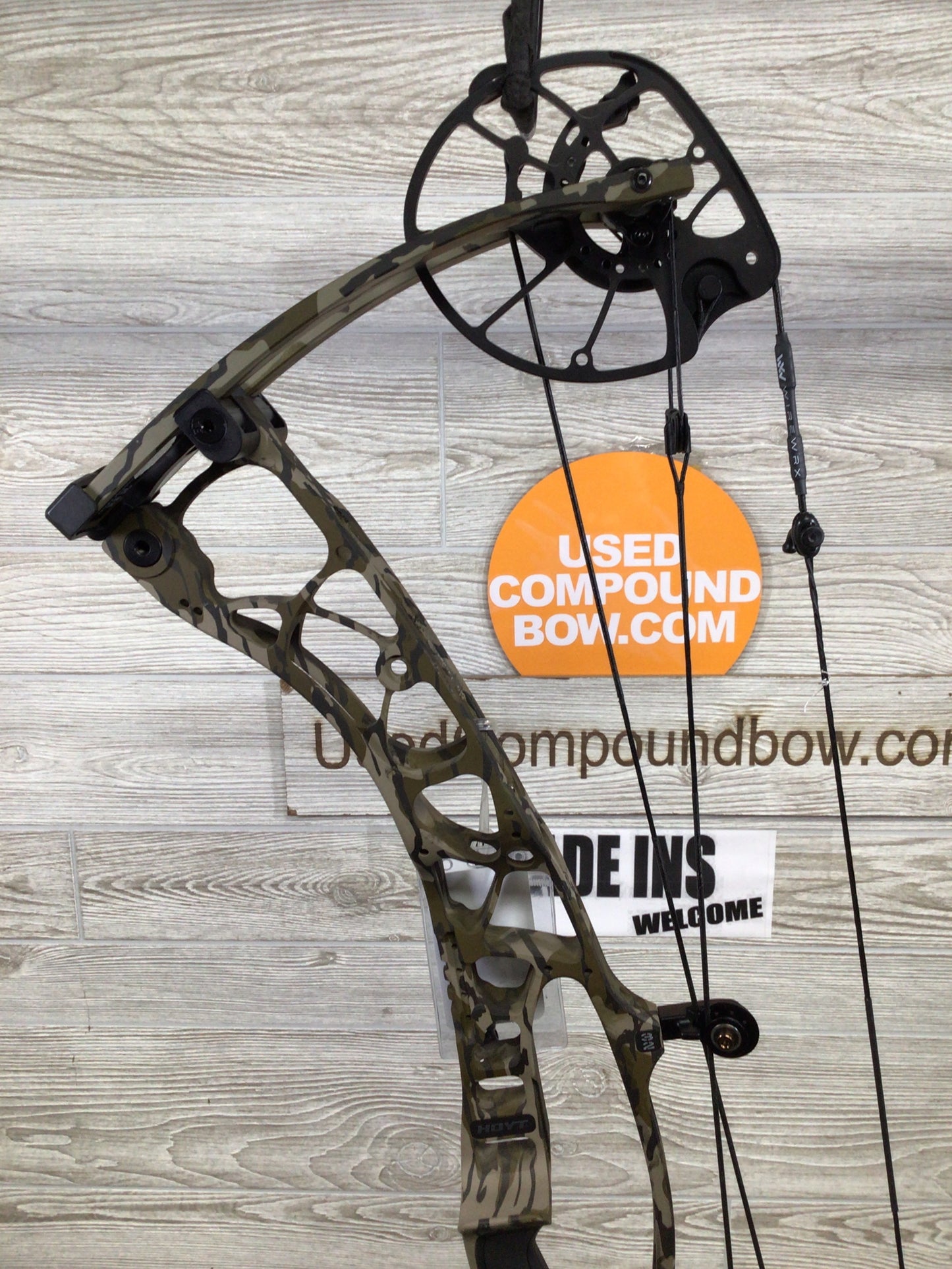 Hoyt AX-2 32 29" 60-70lb Right Hand Bottomlands