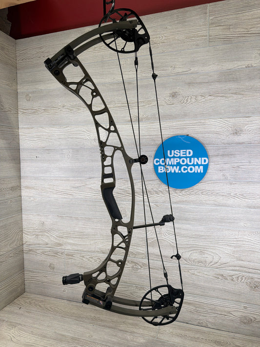 Hoyt AX-32 29" 70lb Right Hand Wilderness Bow