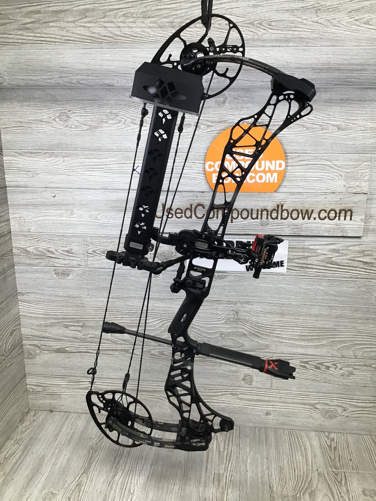 Used Mathews Lift X 29.5 Right Hand Black riser/Kuiu Verde limbs Bow 29.5"/70# package