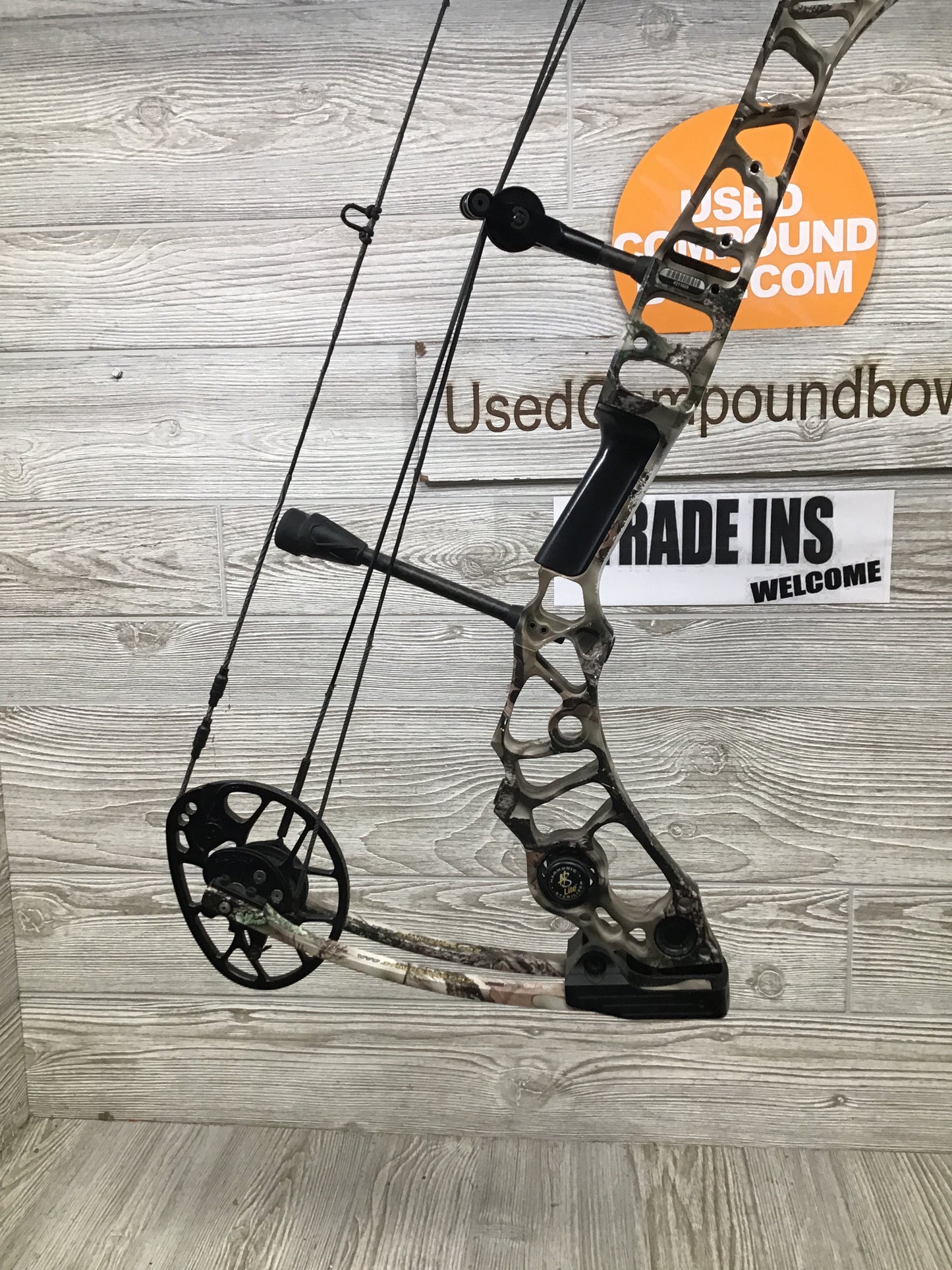 Used Mathews Stoke 50# max Right Handed Camo 28" Lost XD