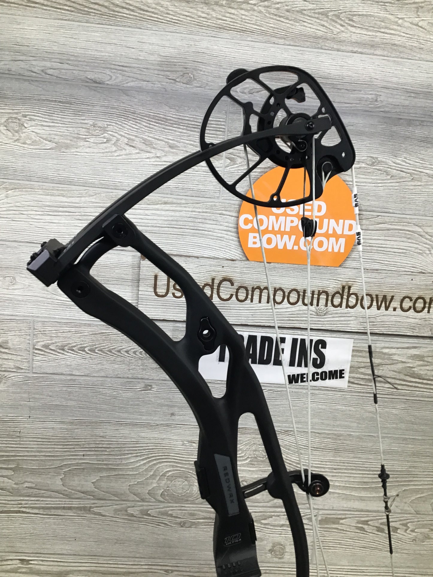 Hoyt RX-10 RH Black with Topo Limbs 65-75 lbs