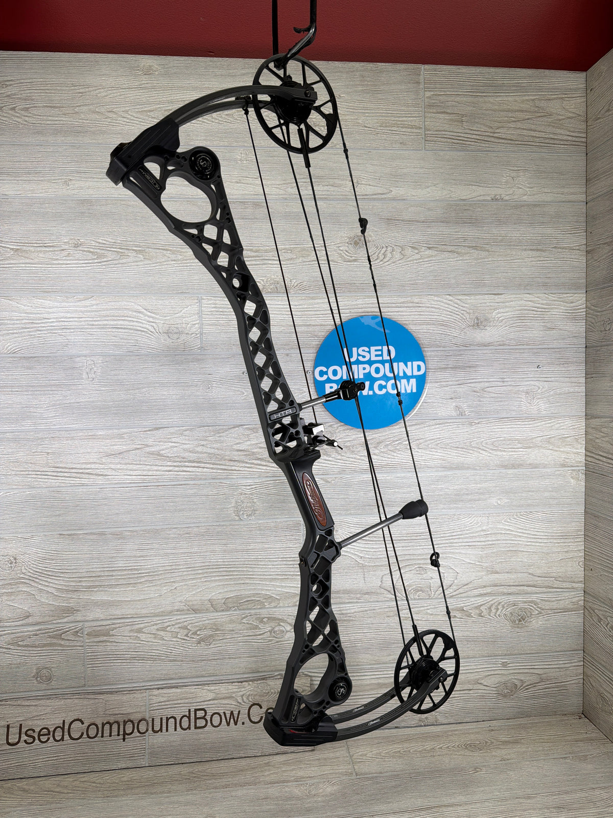 Used Mathews No Cam HTR 27" 70lb Right Hand Stone Bow