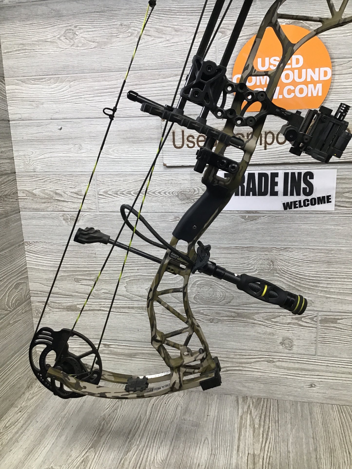 Used Bear Adapt Plus THP Package Right Handed Mossy Oak bottomlands 55-70#