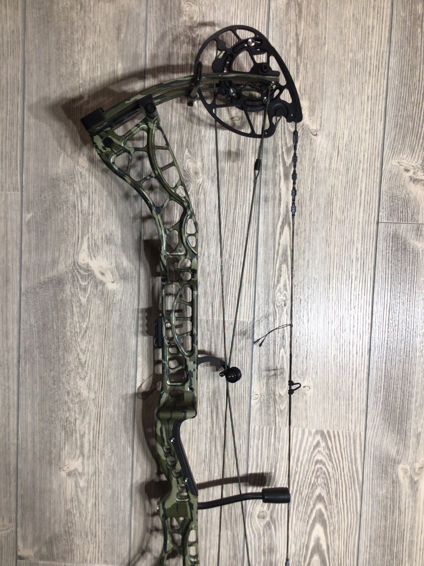 Used Obsession Pinnacle NT RH 70# Bottomland Bow