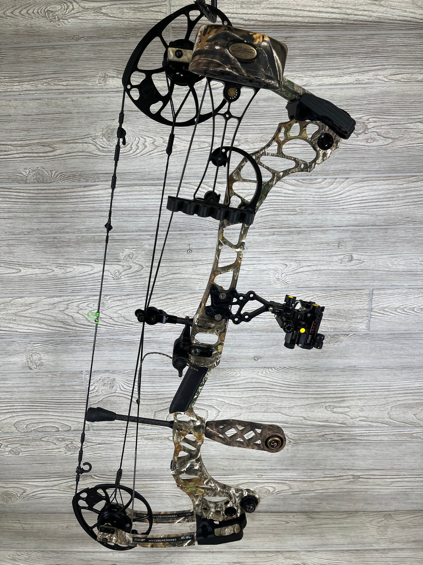 Used Mathews Vertix 30.5" 70lb RH Realtree Edge Bow Pkg