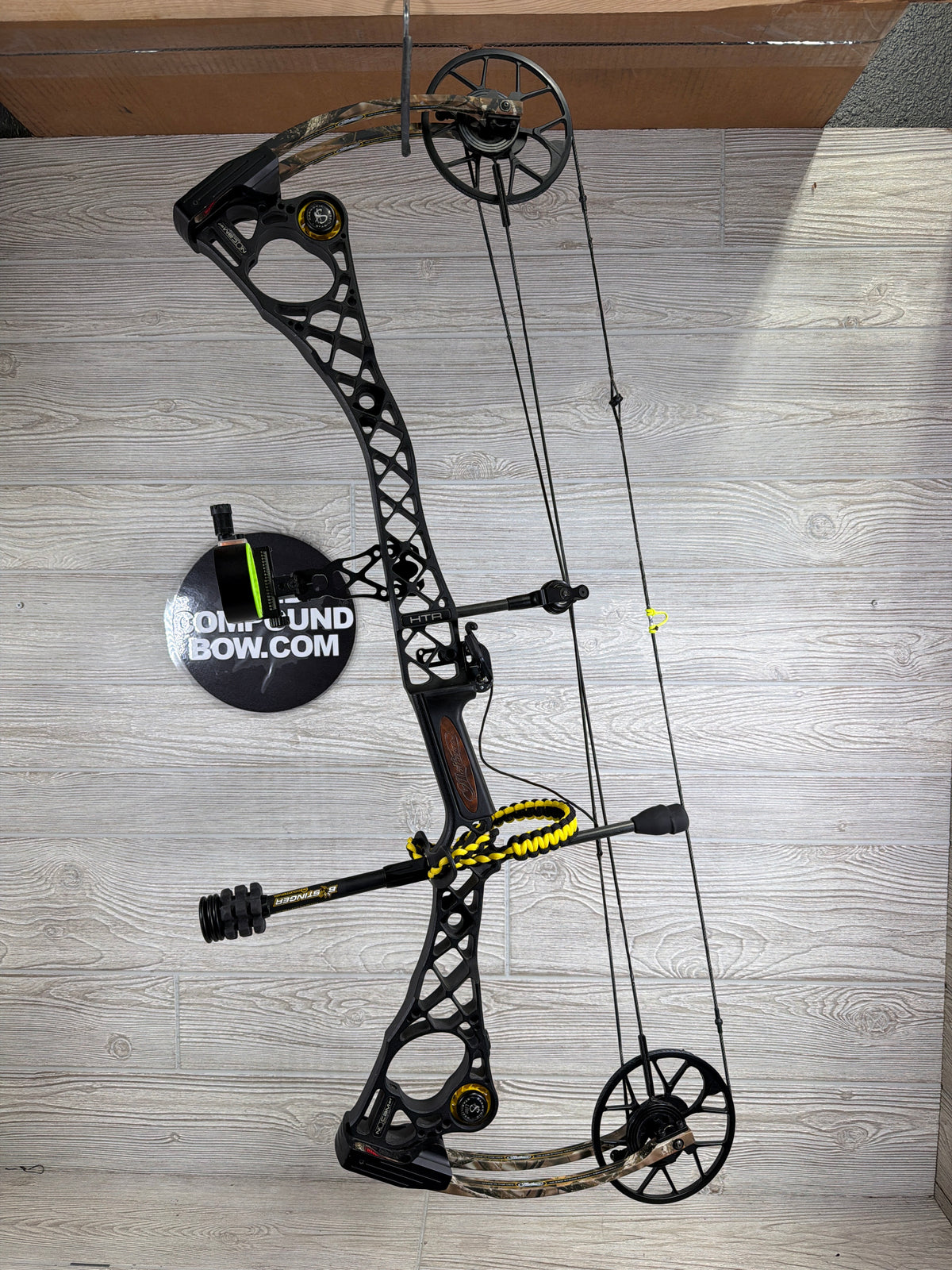 Used Mathews No Cam HTR  RH 30" 60lbs Black Riser/ Camo Limbs PKG