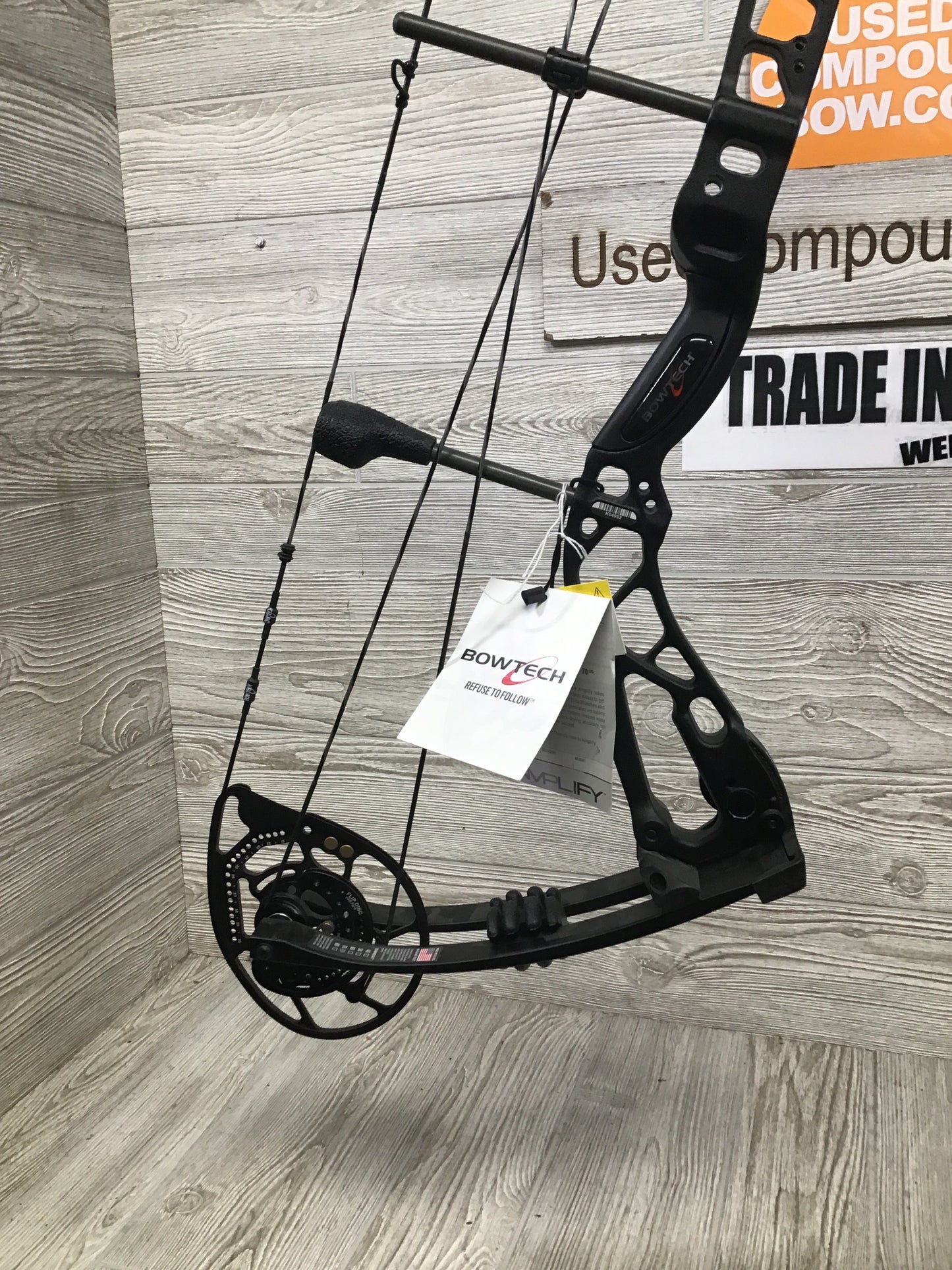 Bowtech Amplify Right Handed 21"-30" 8-70# Black