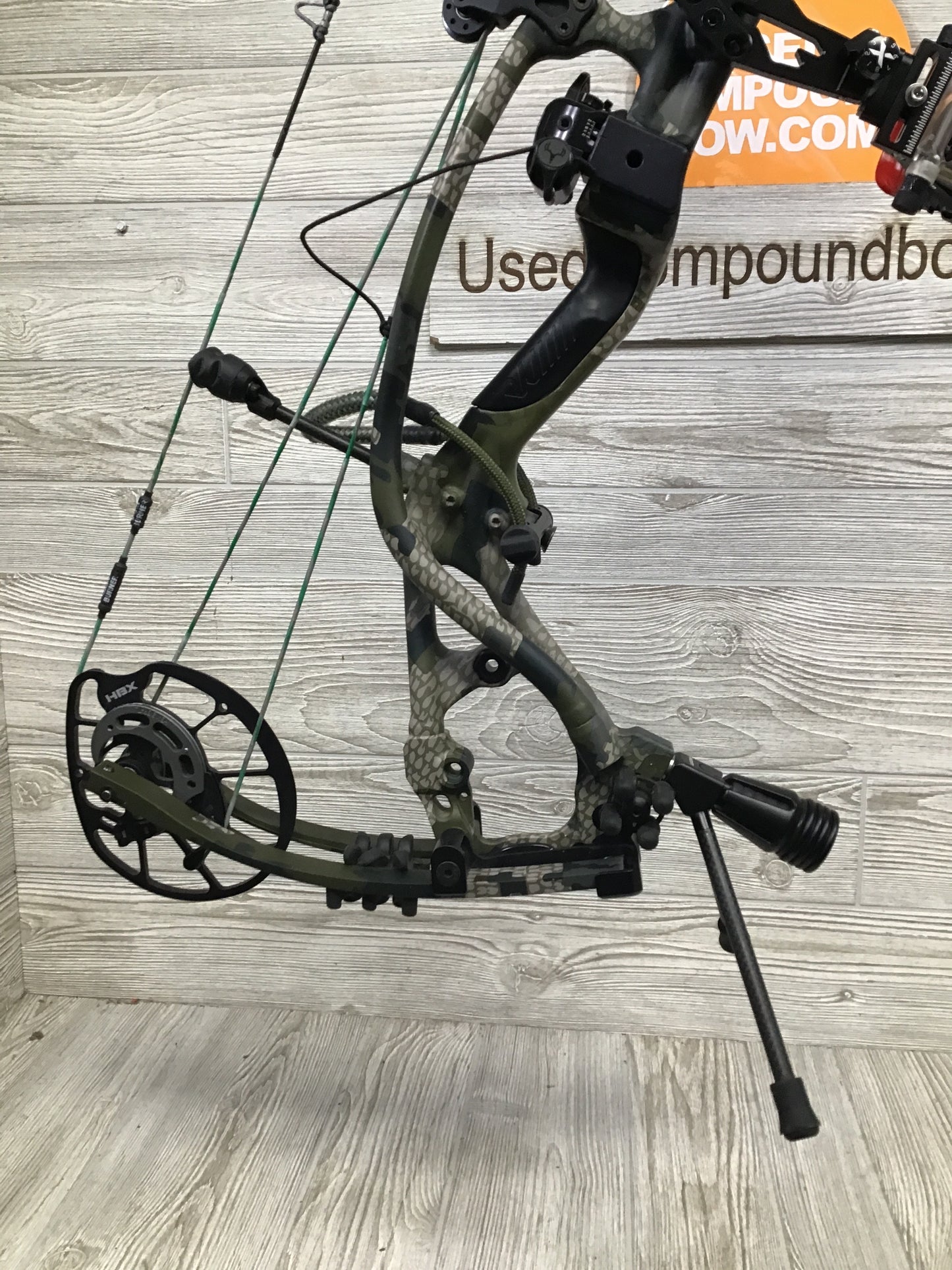 Hoyt RX-5 Wilderness 60-70# 25-30 Right Hand Package