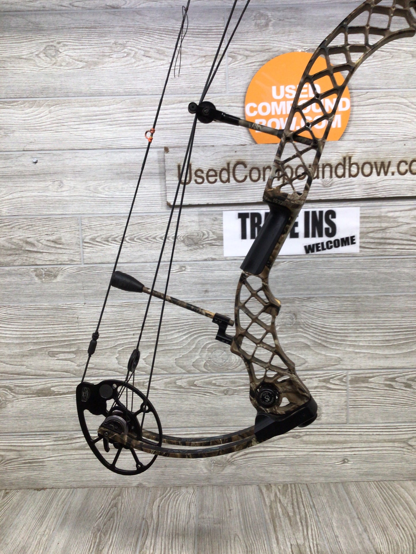 Used Mathews Chill 28/70 lost camo Right Handed