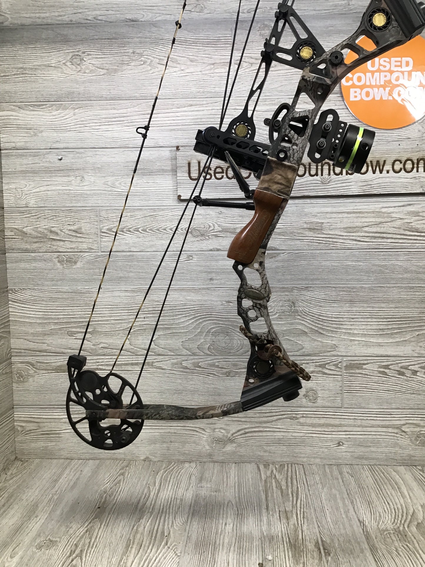 Mathews Outback 30" 60lb Left Handed bow Package