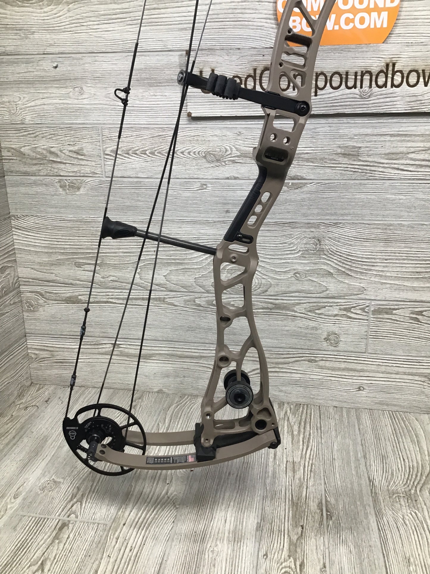 Bowtech Proven 34 Sandstone Medium Cam Right Handed 25-30" 60-70lbs