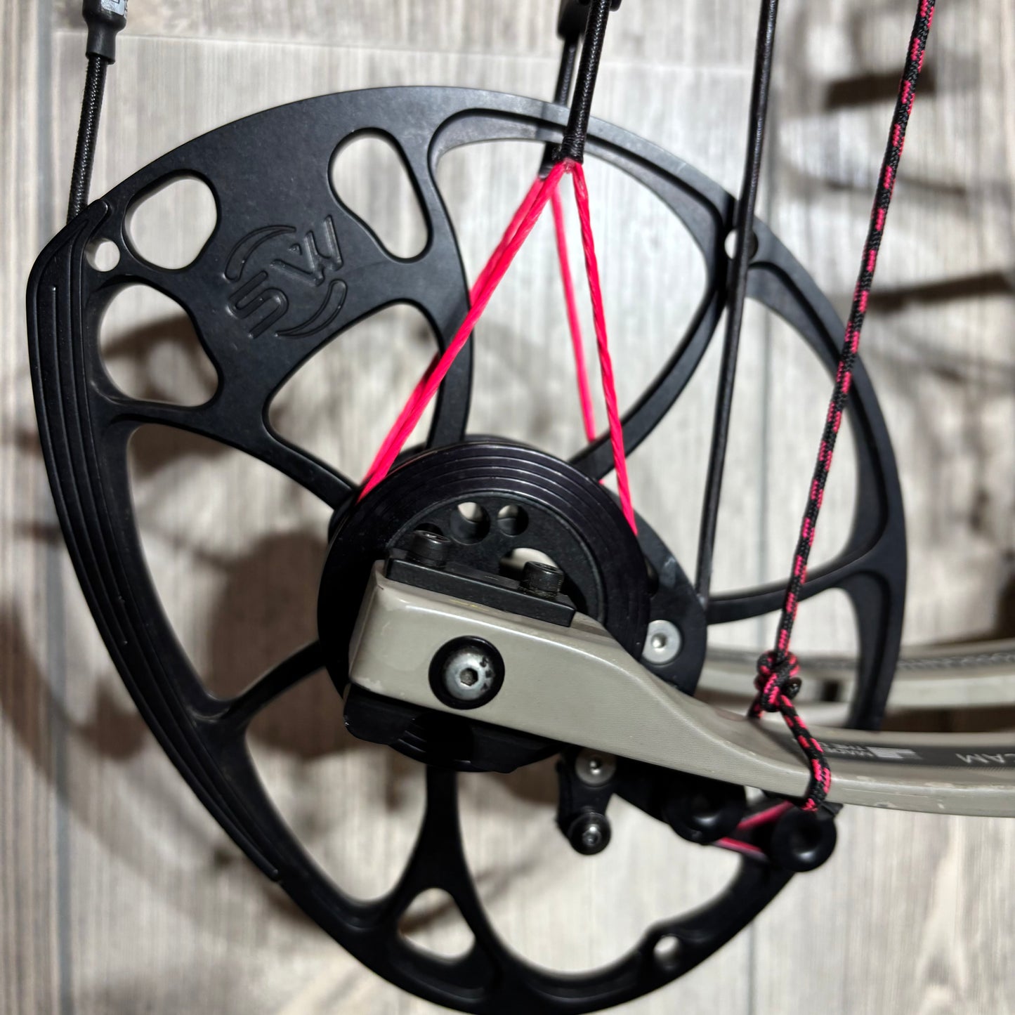 Used Mathews Vertix RH Under Armour Bow Package
