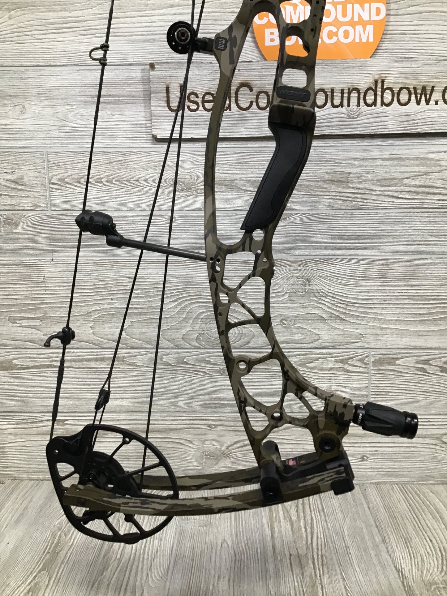 Used Hoyt Alpha AX-2 32 Left Handed Mossy Oak Bottomlands 29/70