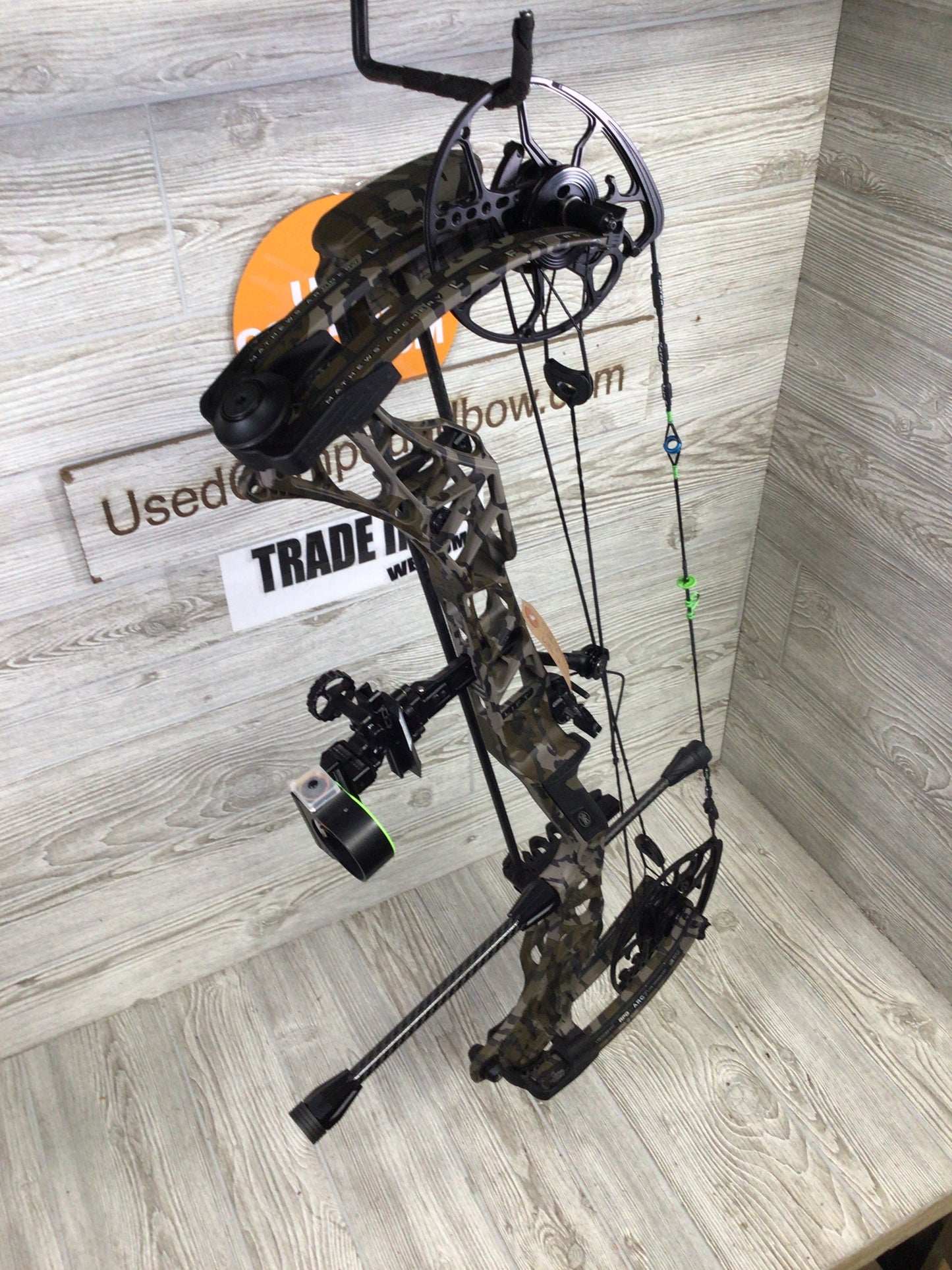 Used Mathews Lift RS Right Handed Bottomlands PACKAGE 28/75#