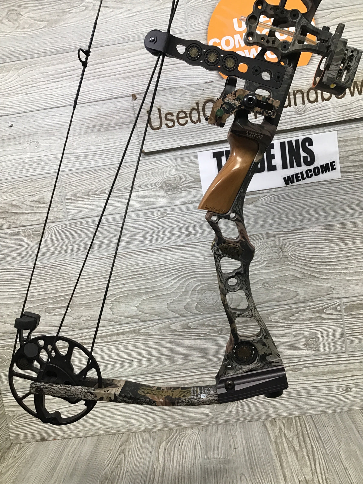 Mathews Switchback XT Right Handed 28" 50-60# Package GREAT condition